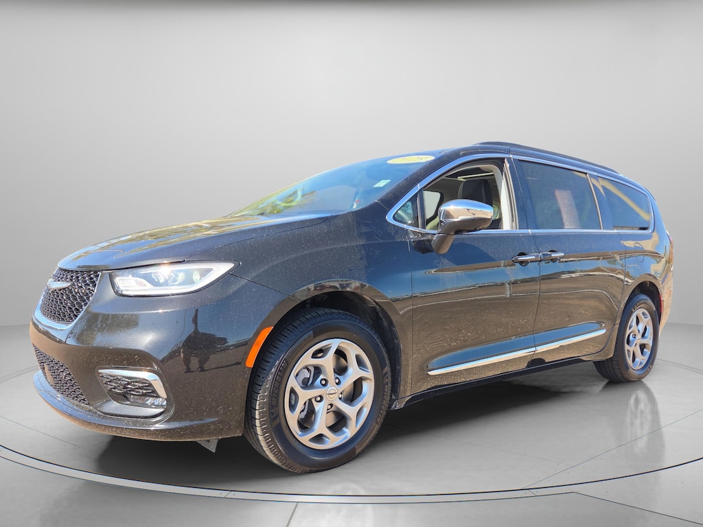 Used 2023 Chrysler Pacifica Limited Van Passenger Van