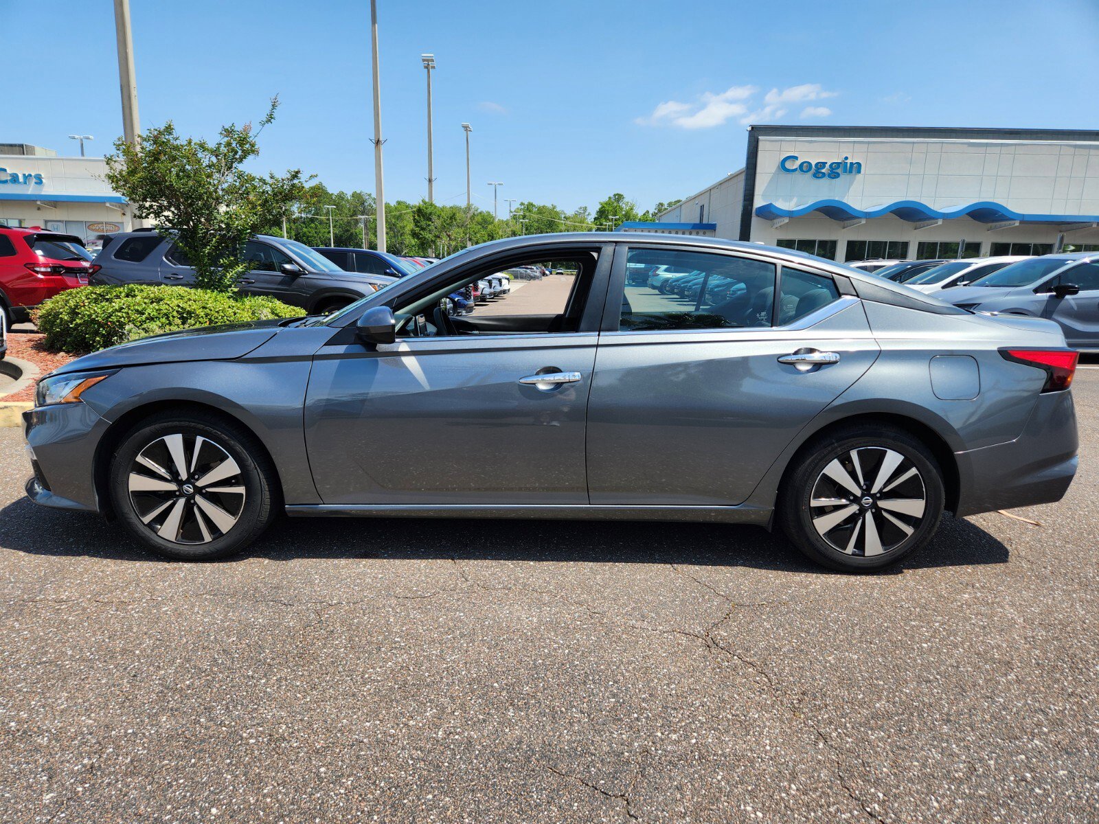 Used 2022 Nissan Altima SV with VIN 1N4BL4DV1NN400243 for sale in Jacksonville, FL