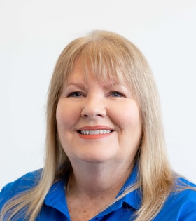 Staff member Nancy Baker from ID_32e91336dbe5