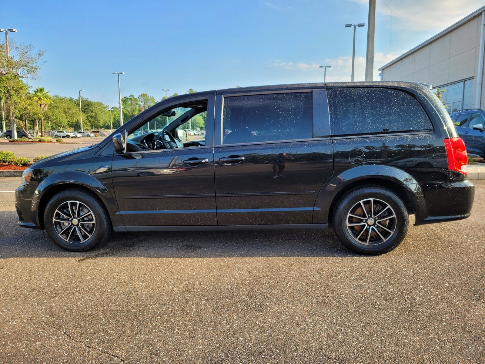 Used 2017 Dodge Grand Caravan GT with VIN 2C4RDGEGXHR760514 for sale in Jacksonville, FL