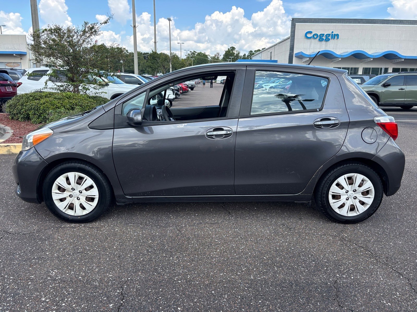 2014 Toyota Yaris L photo 2
