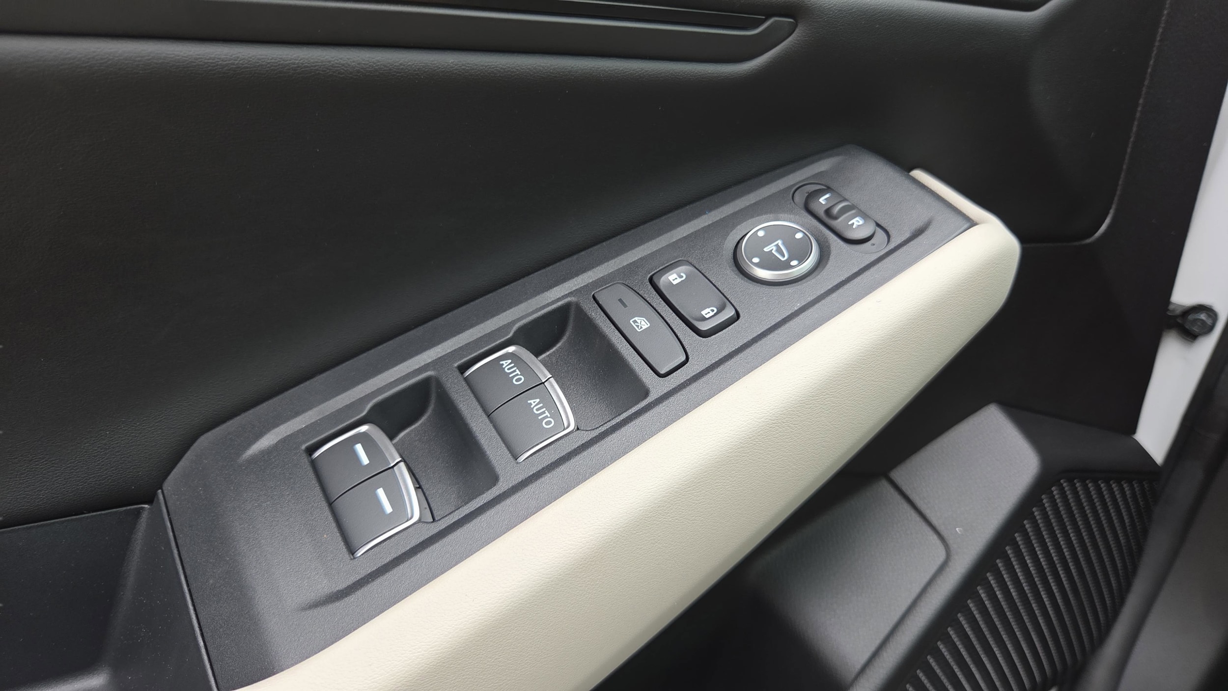 2025 Honda Accord Hybrid EX-L - Photo 18