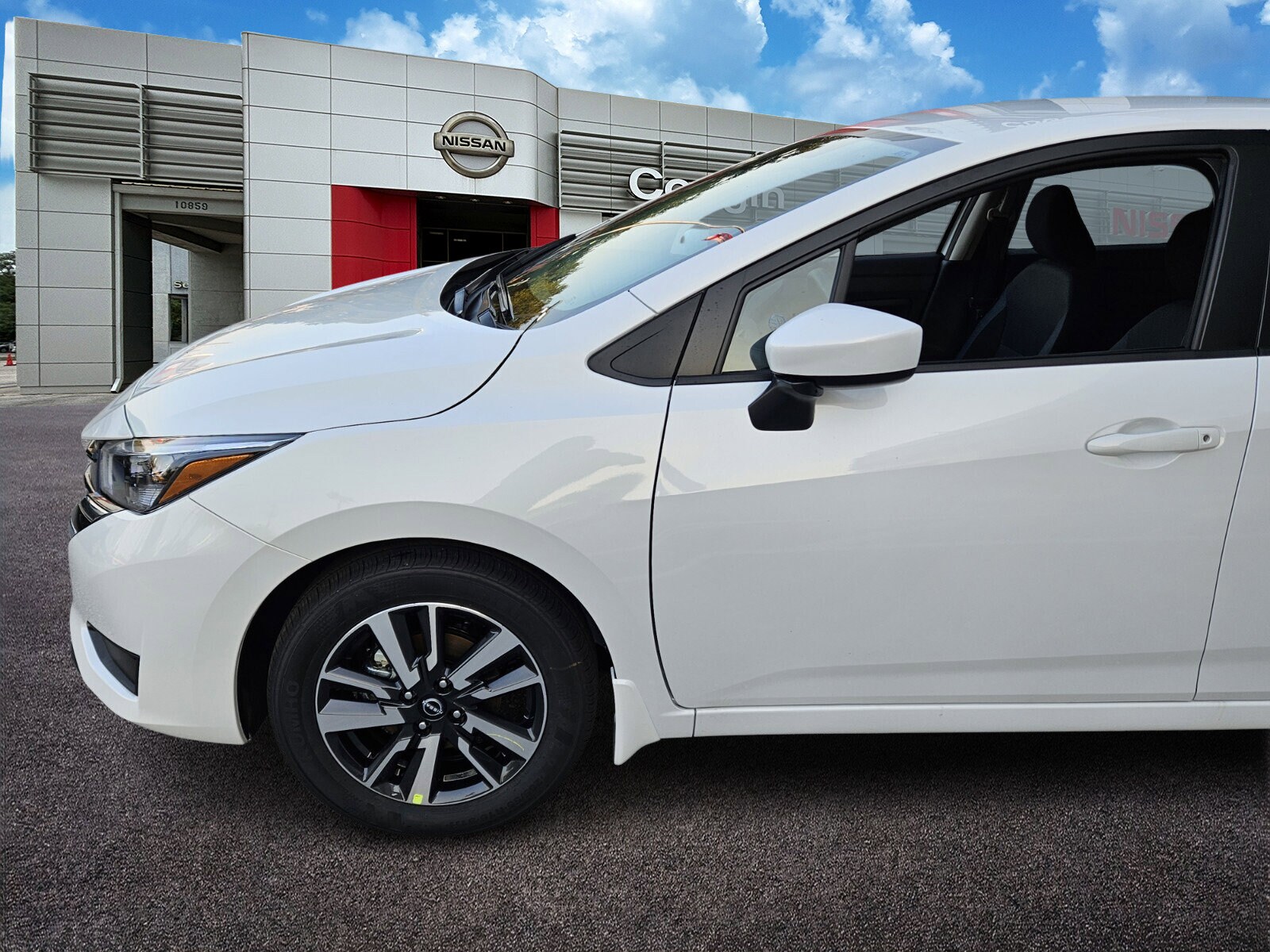 2025 Nissan Versa SV photo 2