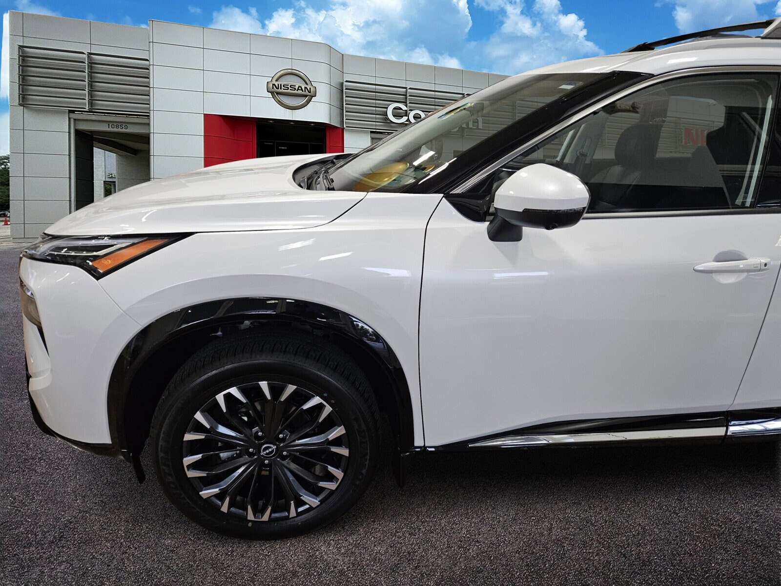 2026 Nissan Rogue Platinum photo 2