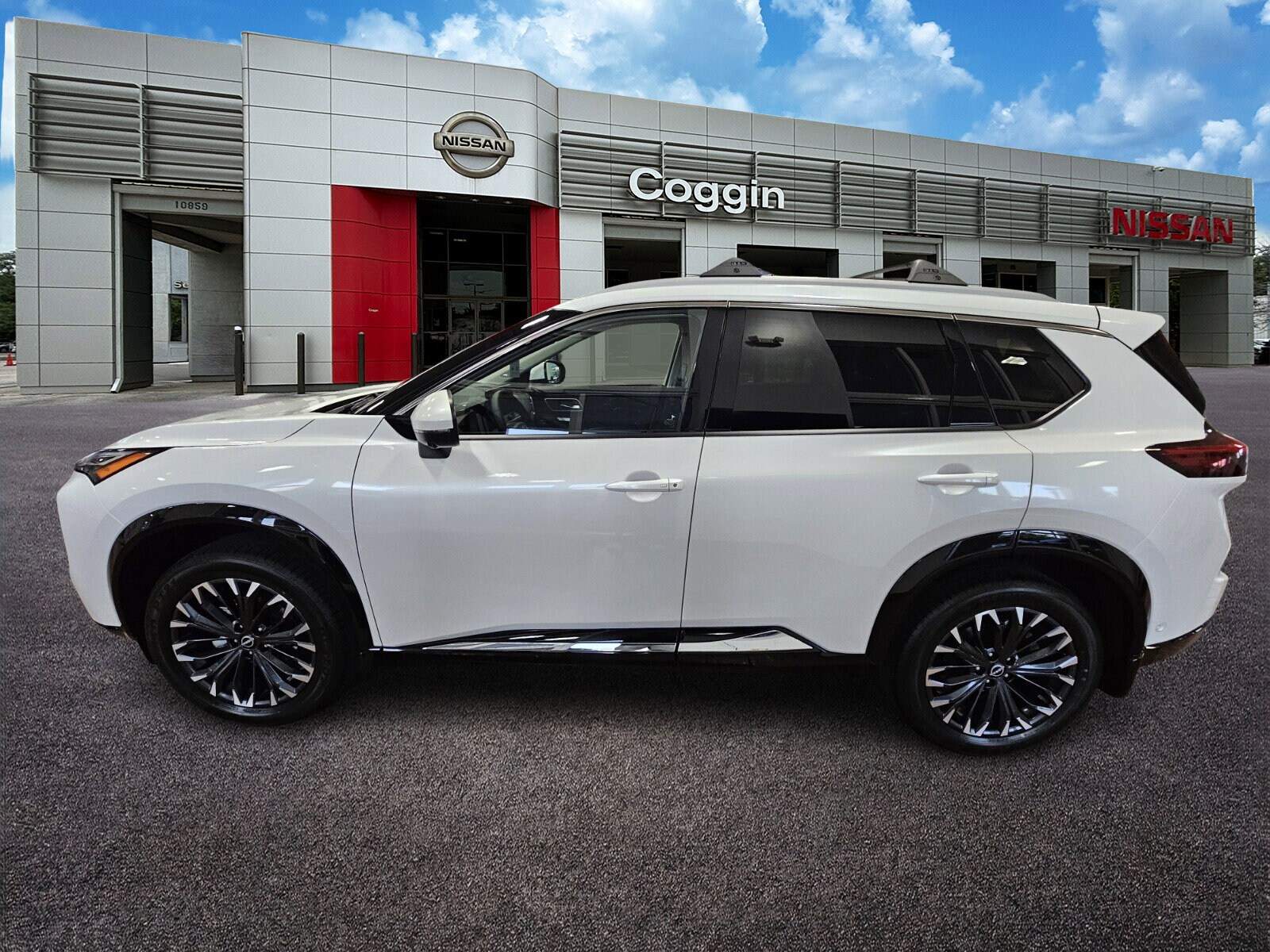2026 Nissan Rogue Platinum photo 3