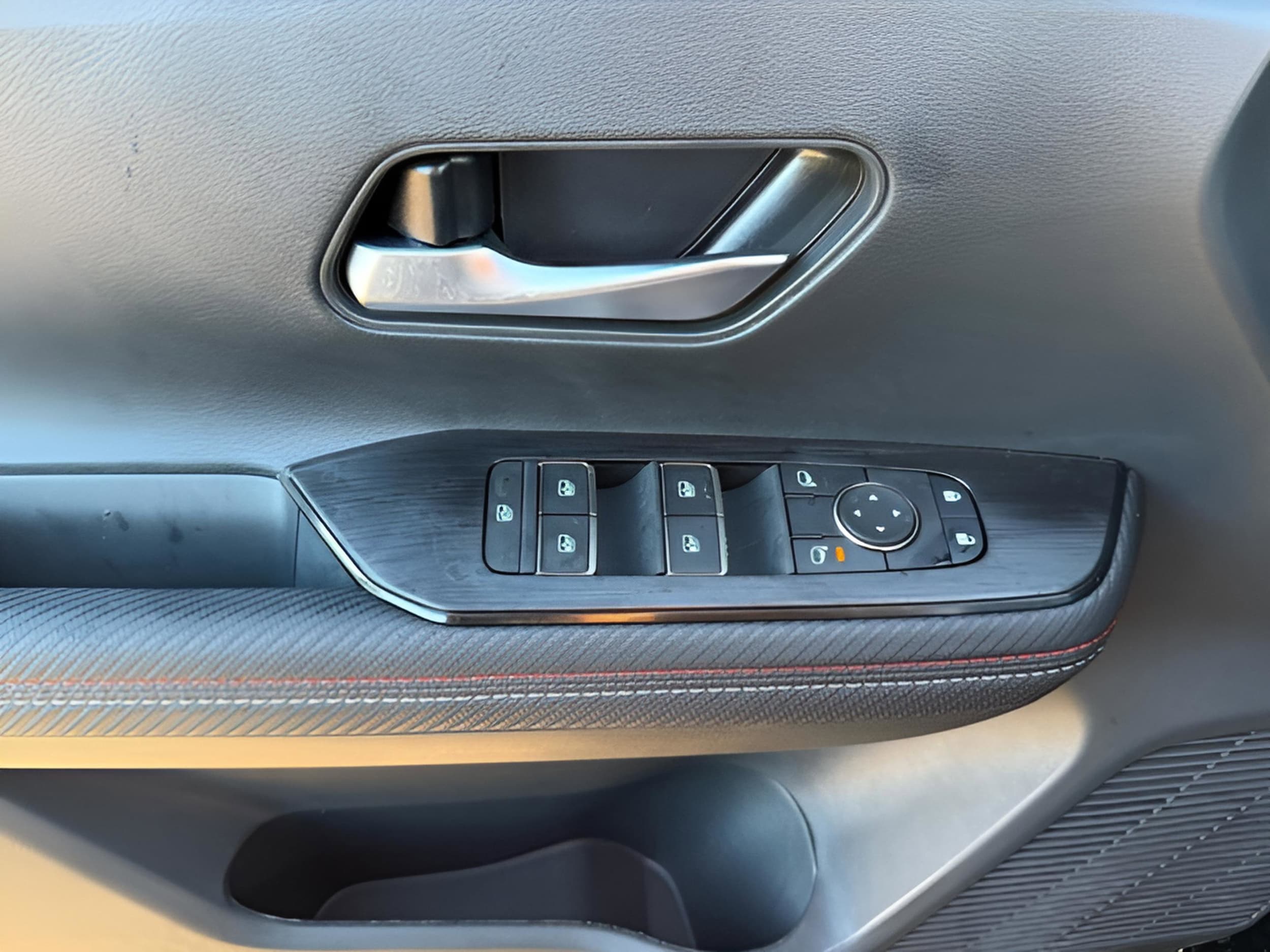 2026 Nissan KICKS SR - Photo 9
