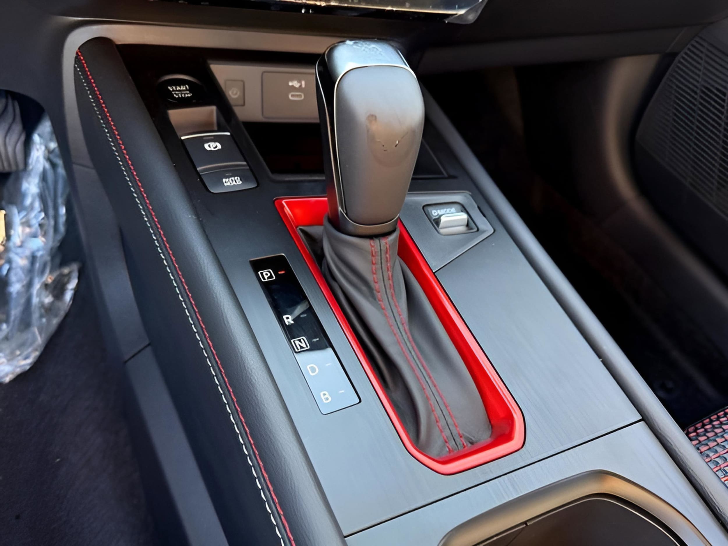 2026 Nissan KICKS SR - Photo 9