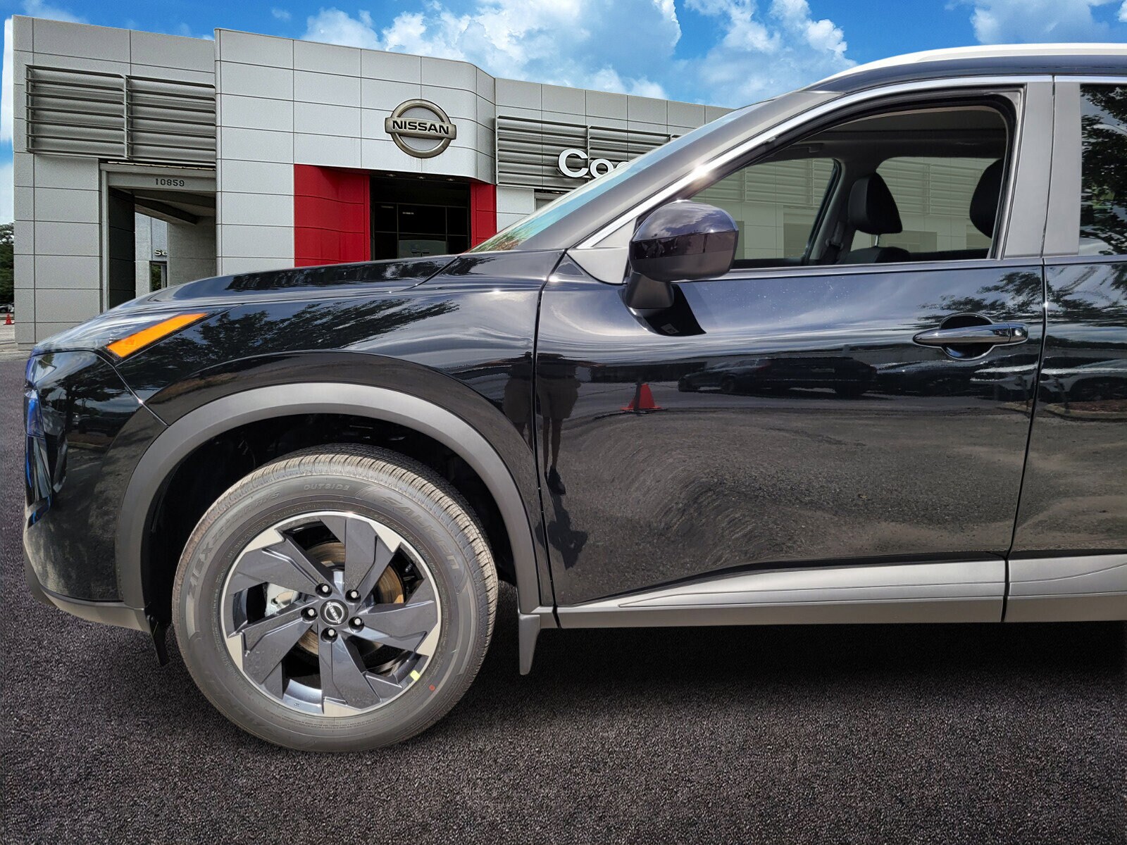 2026 Nissan Rogue SV photo 2