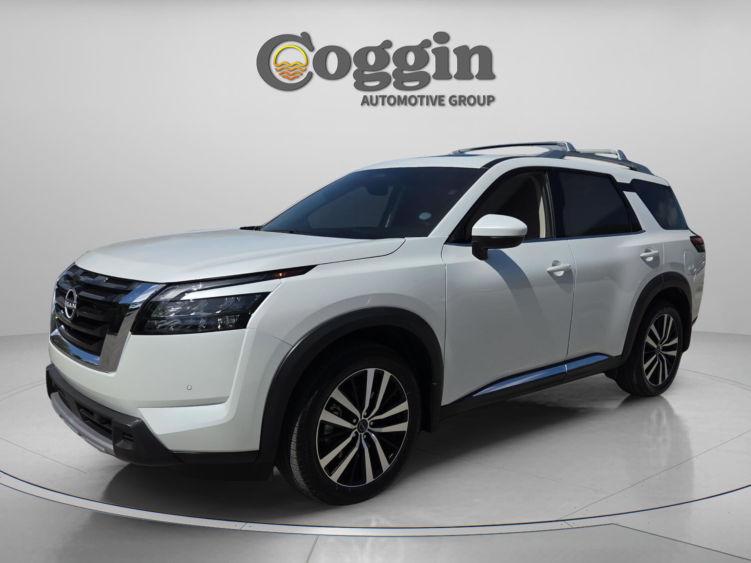 2025 Nissan Pathfinder Platinum 2WD's photo