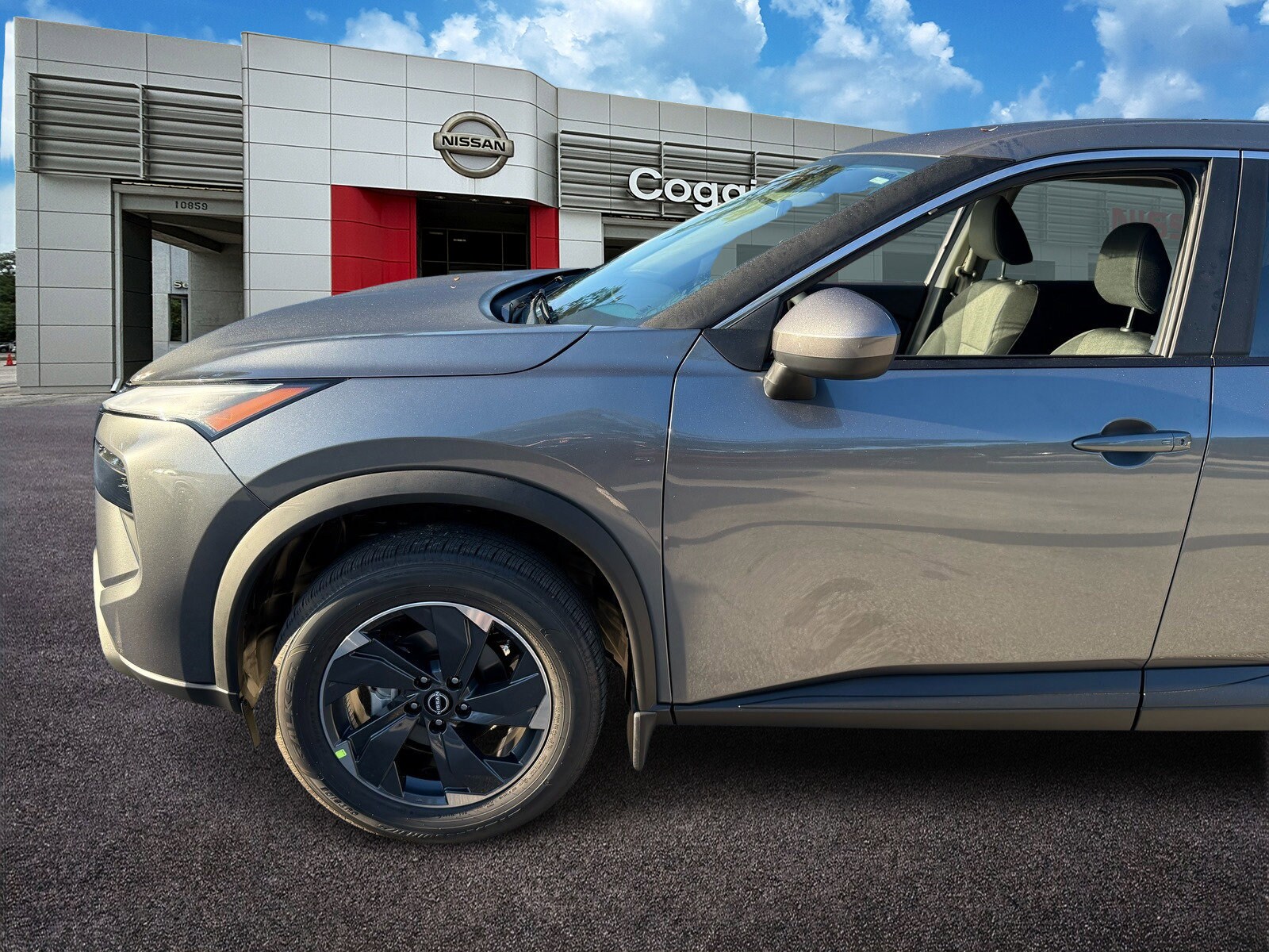 2026 Nissan Rogue SV photo 2