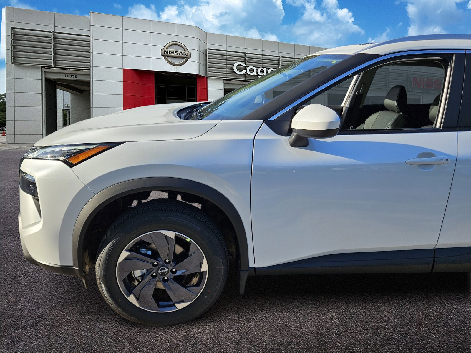 2025 Nissan Rogue SV photo 2