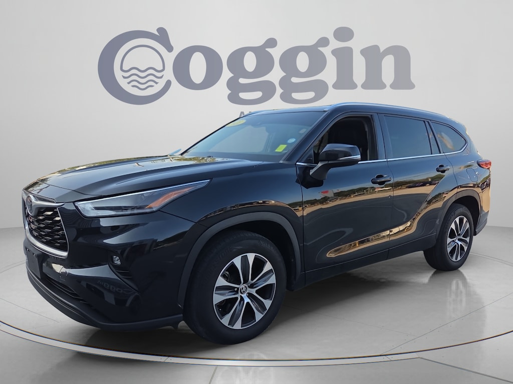 Used 2021 Toyota Highlander XLE SUV