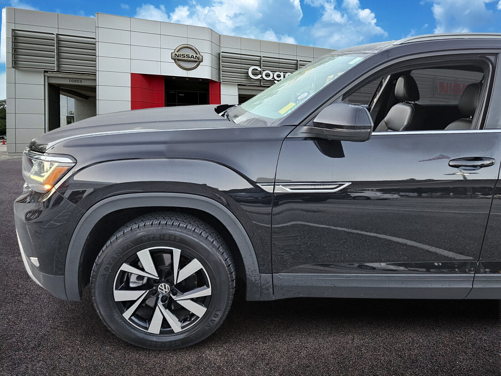 2022 Volkswagen Atlas Cross Sport SE photo 2
