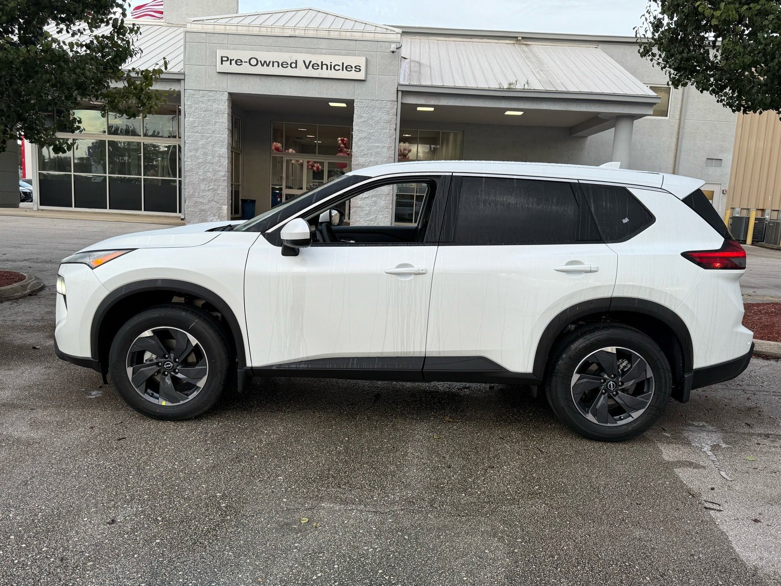 2026 Nissan Rogue SV photo 3