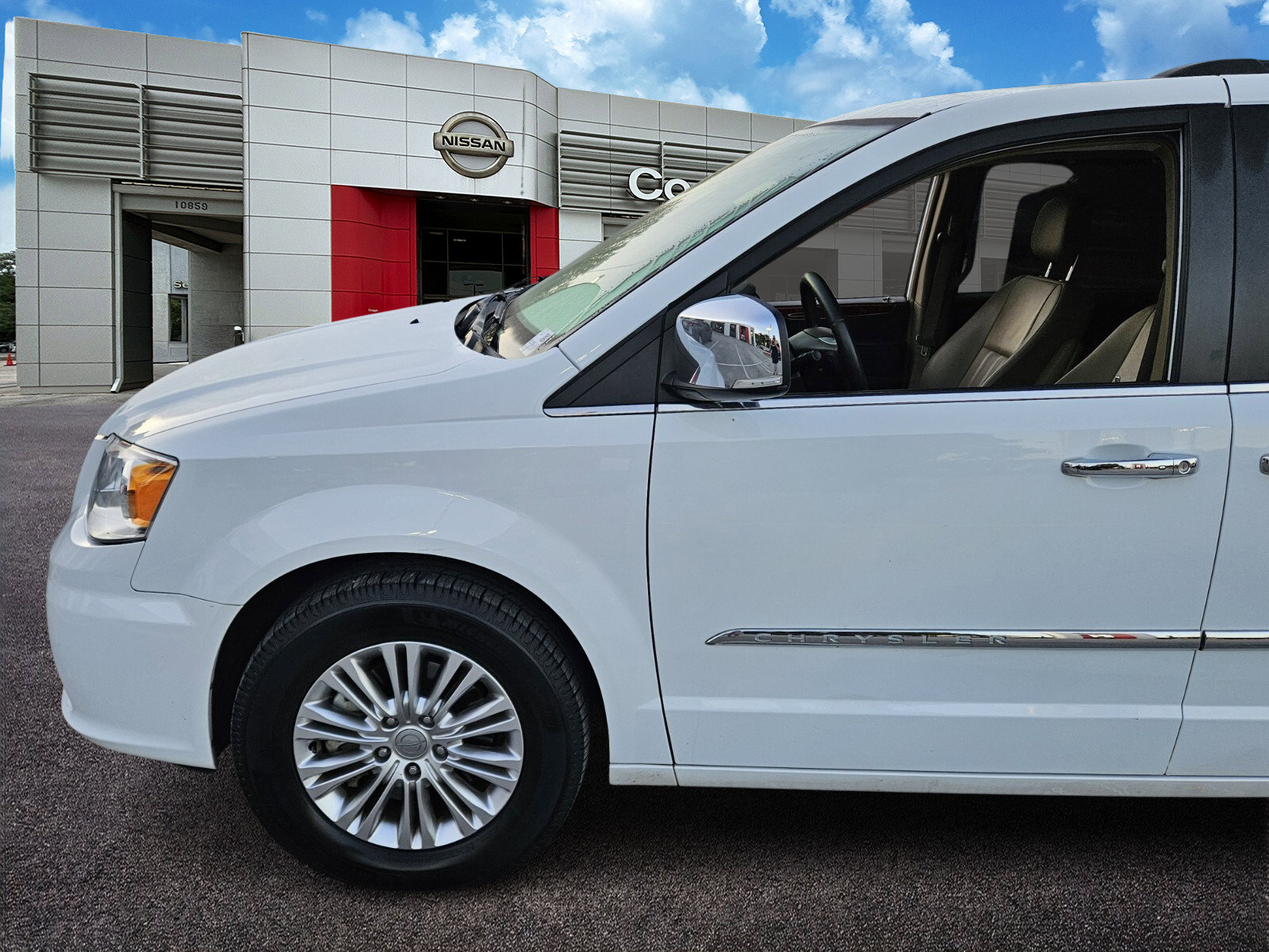 Used 2015 Chrysler Town & Country Touring-L with VIN 2C4RC1CG5FR609872 for sale in Jacksonville, FL