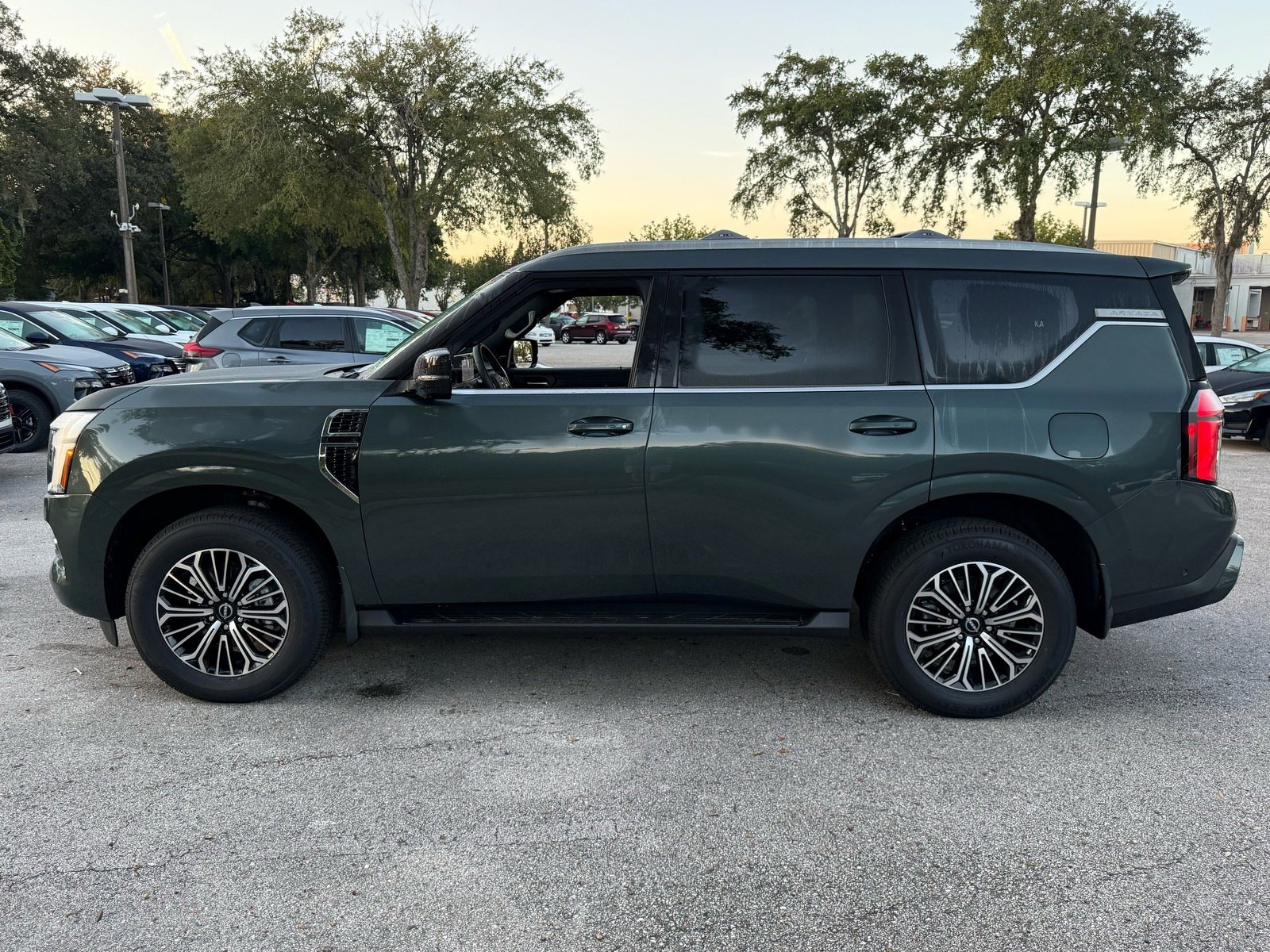 2026 Nissan Armada SL photo 3