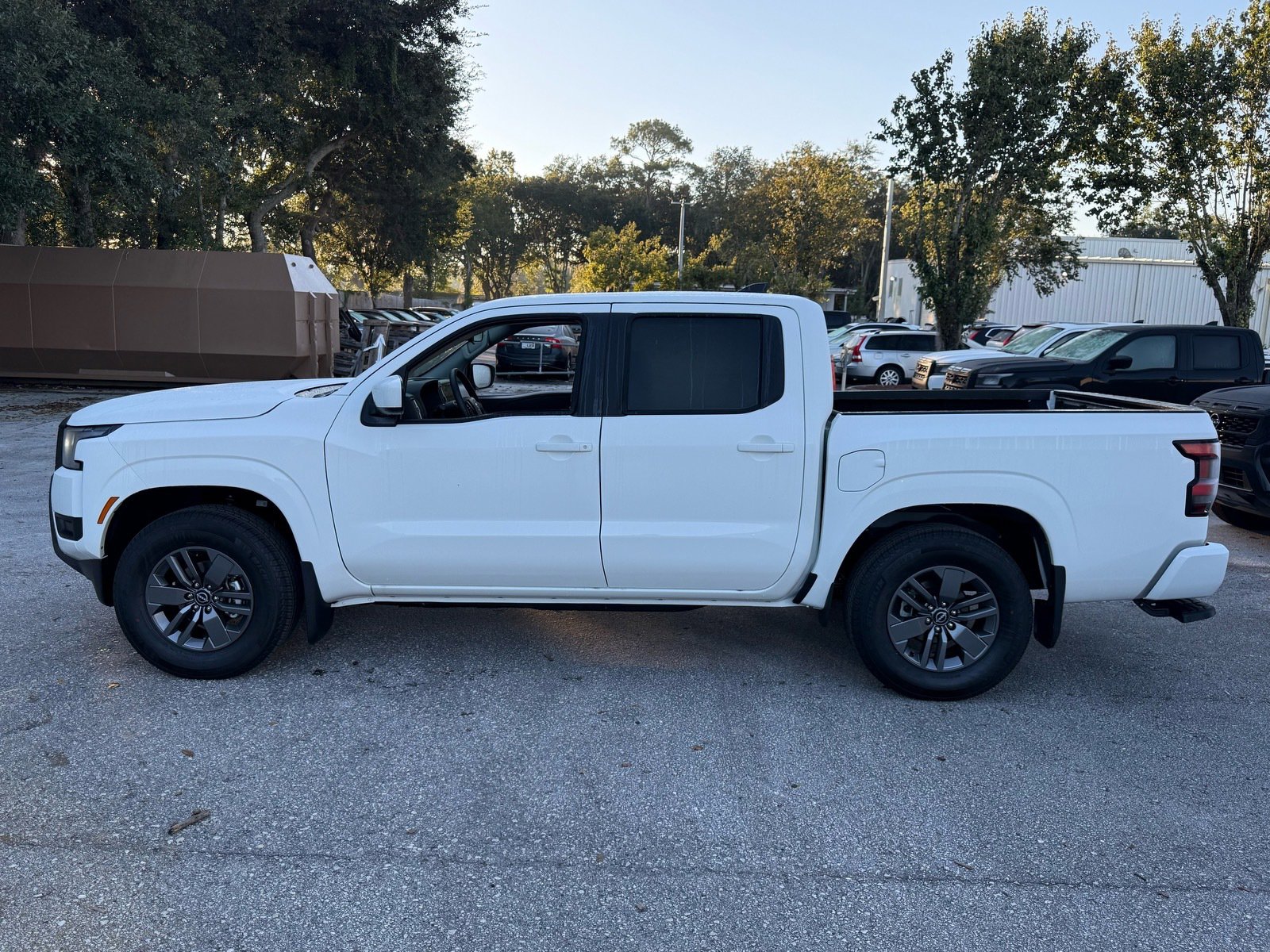 2026 Nissan Frontier SV photo 3