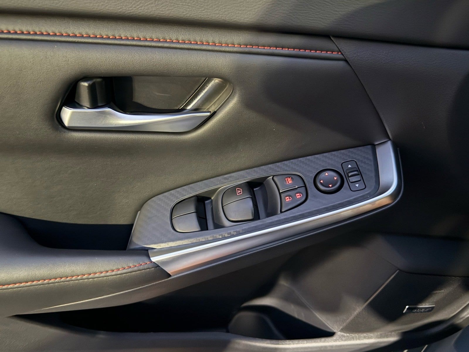 2025 Nissan Sentra SR photo 4