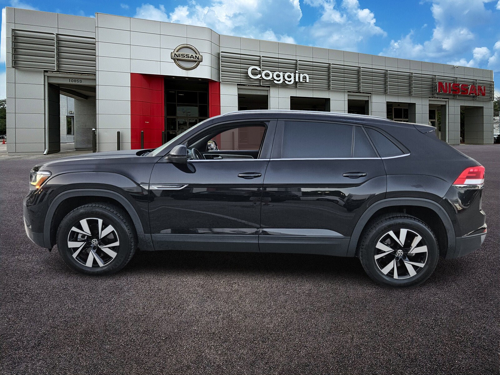 2022 Volkswagen Atlas Cross Sport SE photo 3