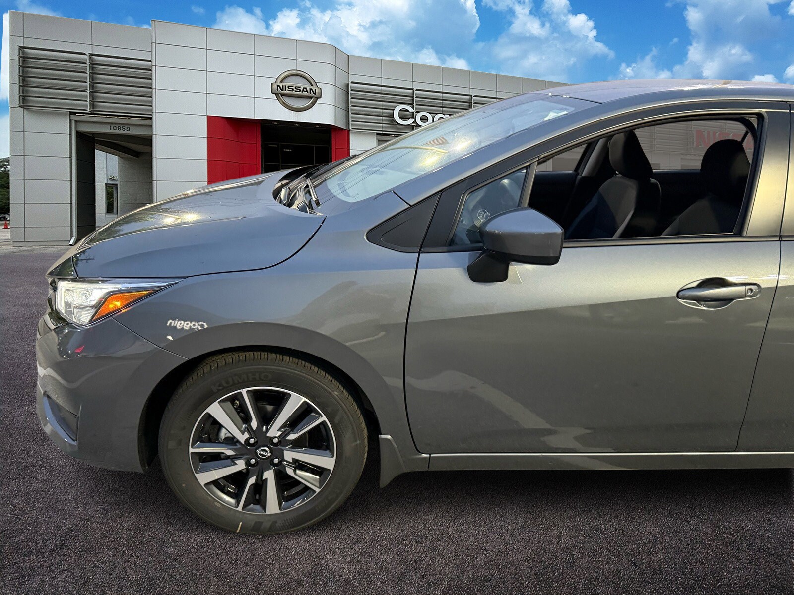 2025 Nissan Versa 1.6 SV photo 2