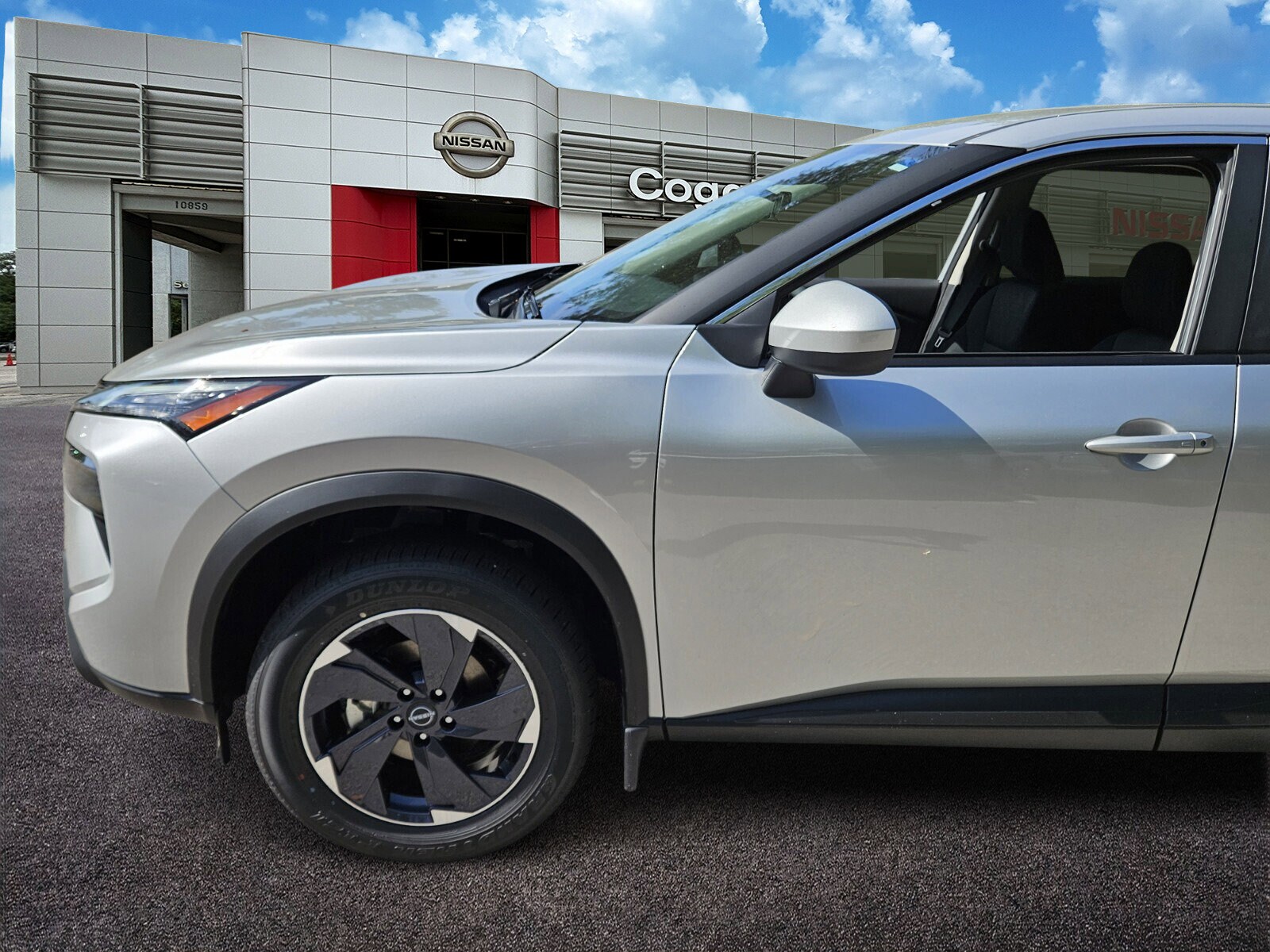 2025 Nissan Rogue SV photo 2
