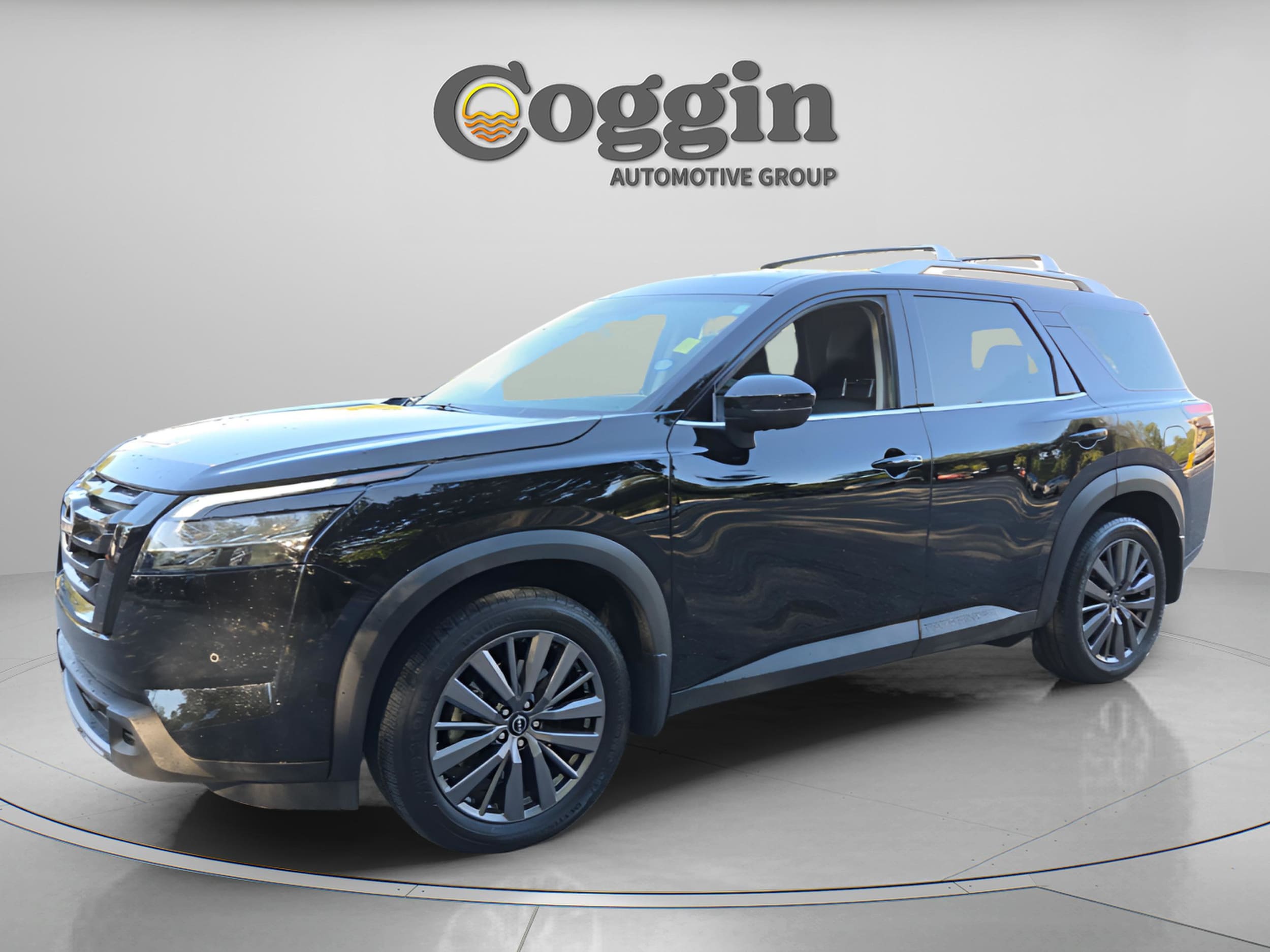 2023 Nissan Pathfinder SL 2WD's photo