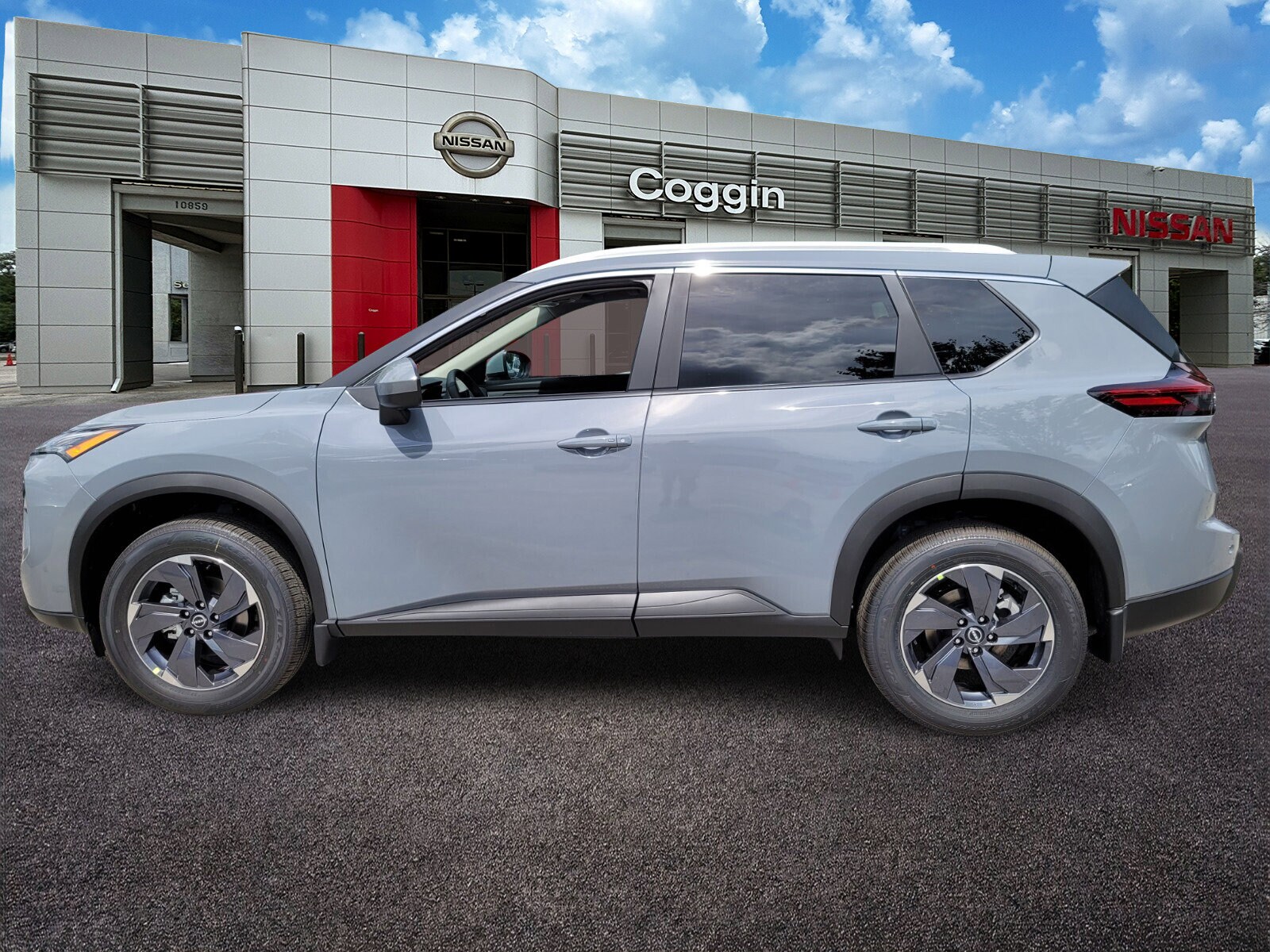 2026 Nissan Rogue SV photo 2