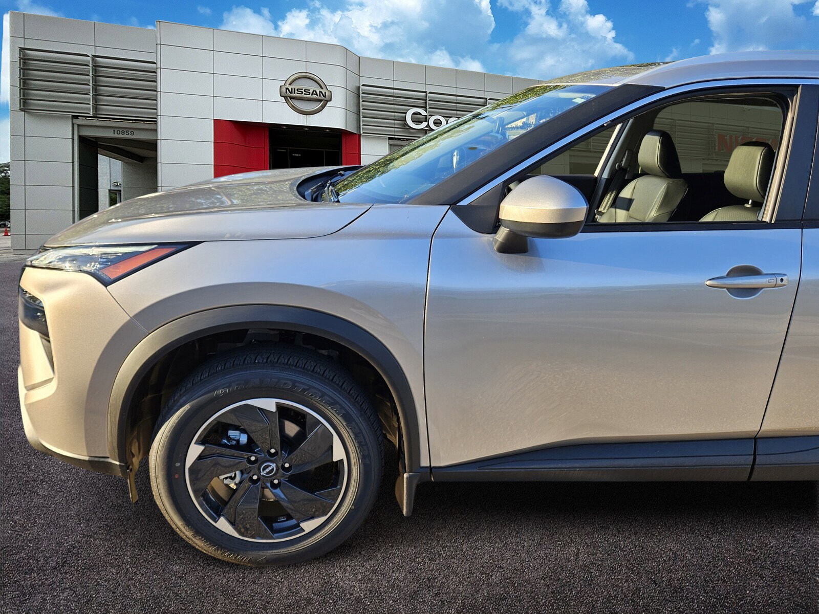 2026 Nissan Rogue SV photo 2