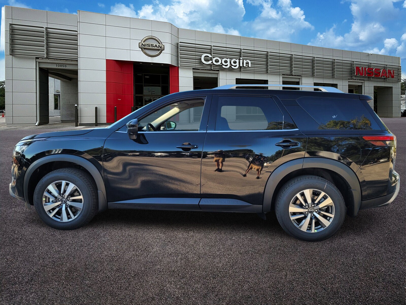 2025 Nissan Pathfinder SL photo 3