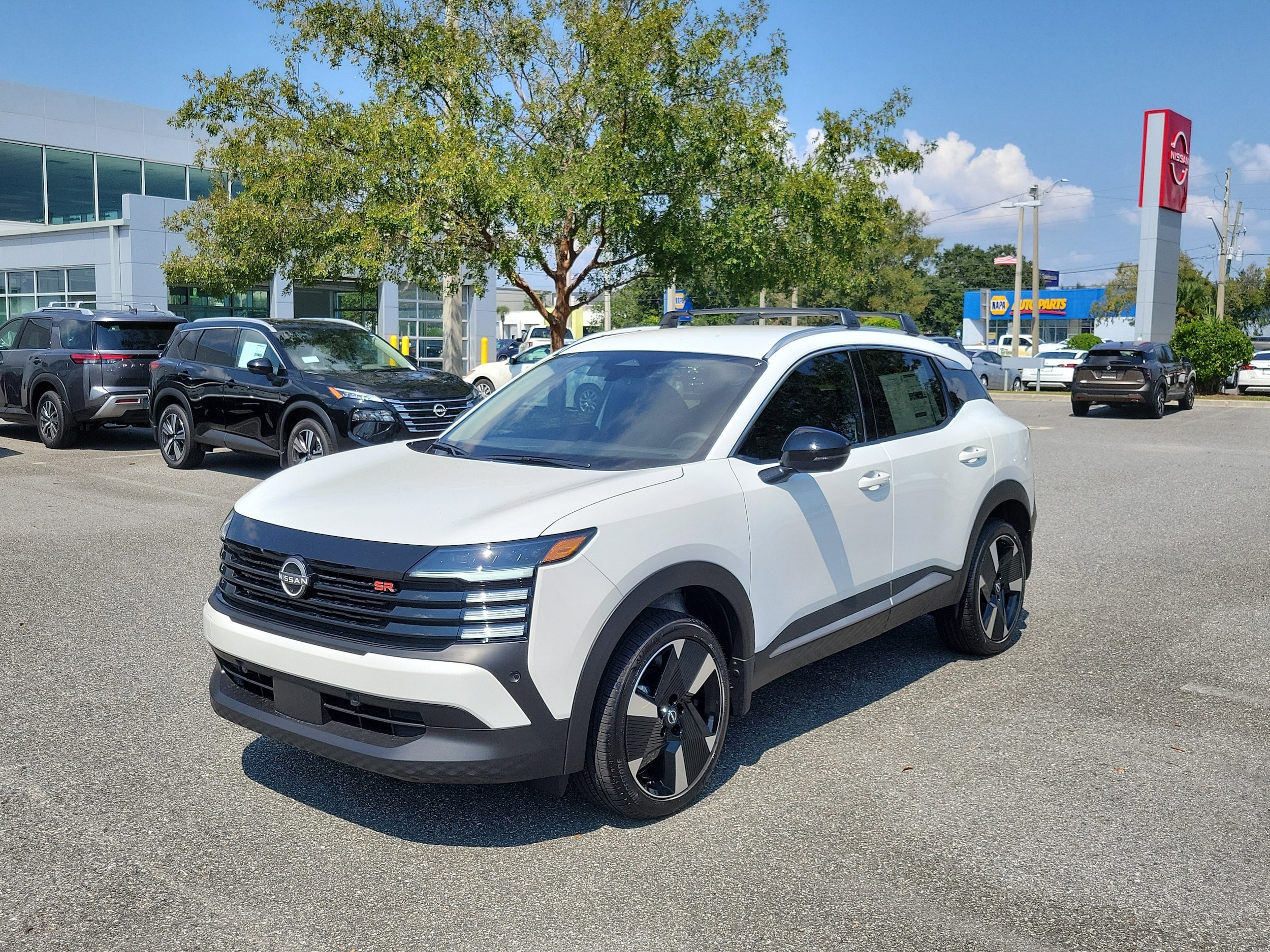 2026 Nissan Kicks SR photo 2