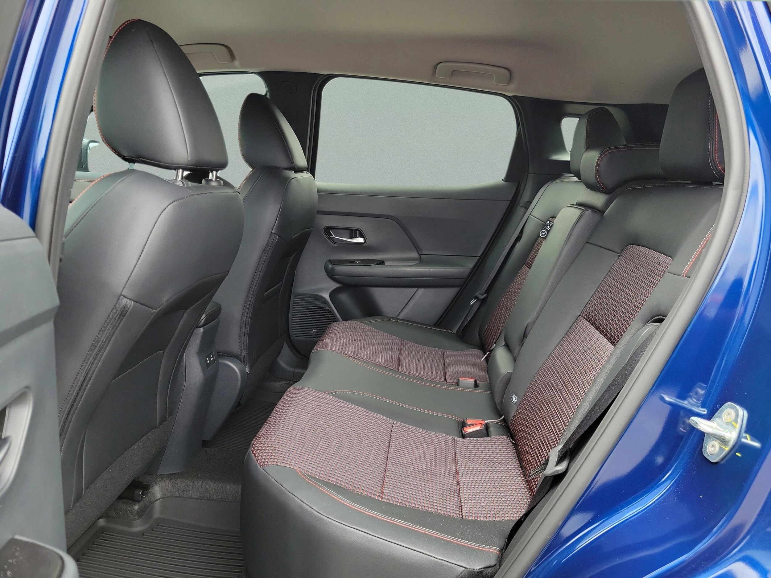 2026 Nissan KICKS SR - Photo 31