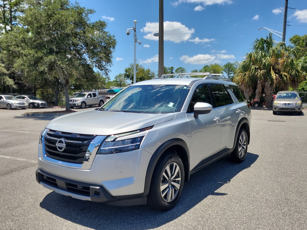 Used 2024 Nissan Pathfinder SL SUV