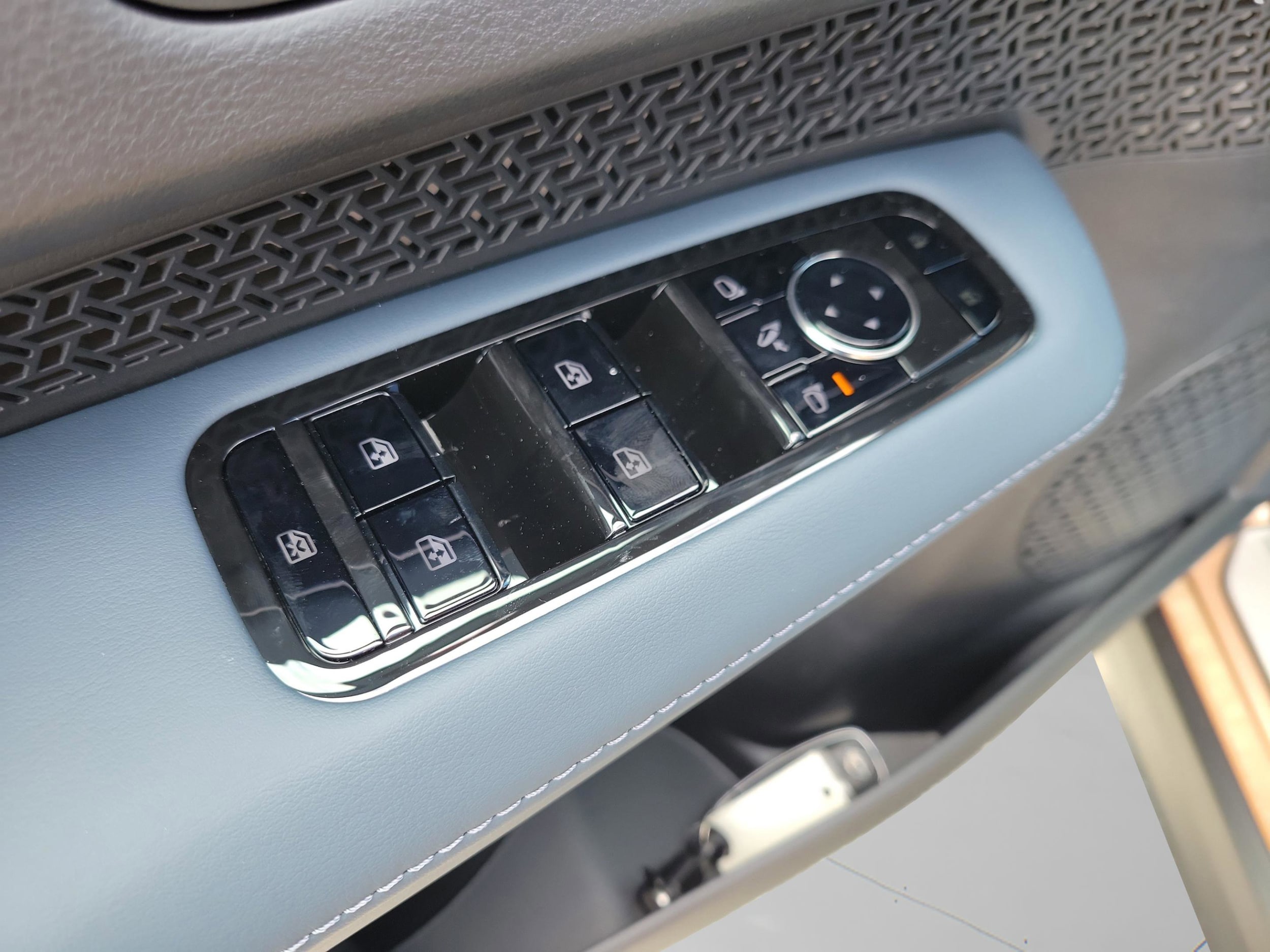 2025 Nissan ARIYA Platinum+ - Photo 15