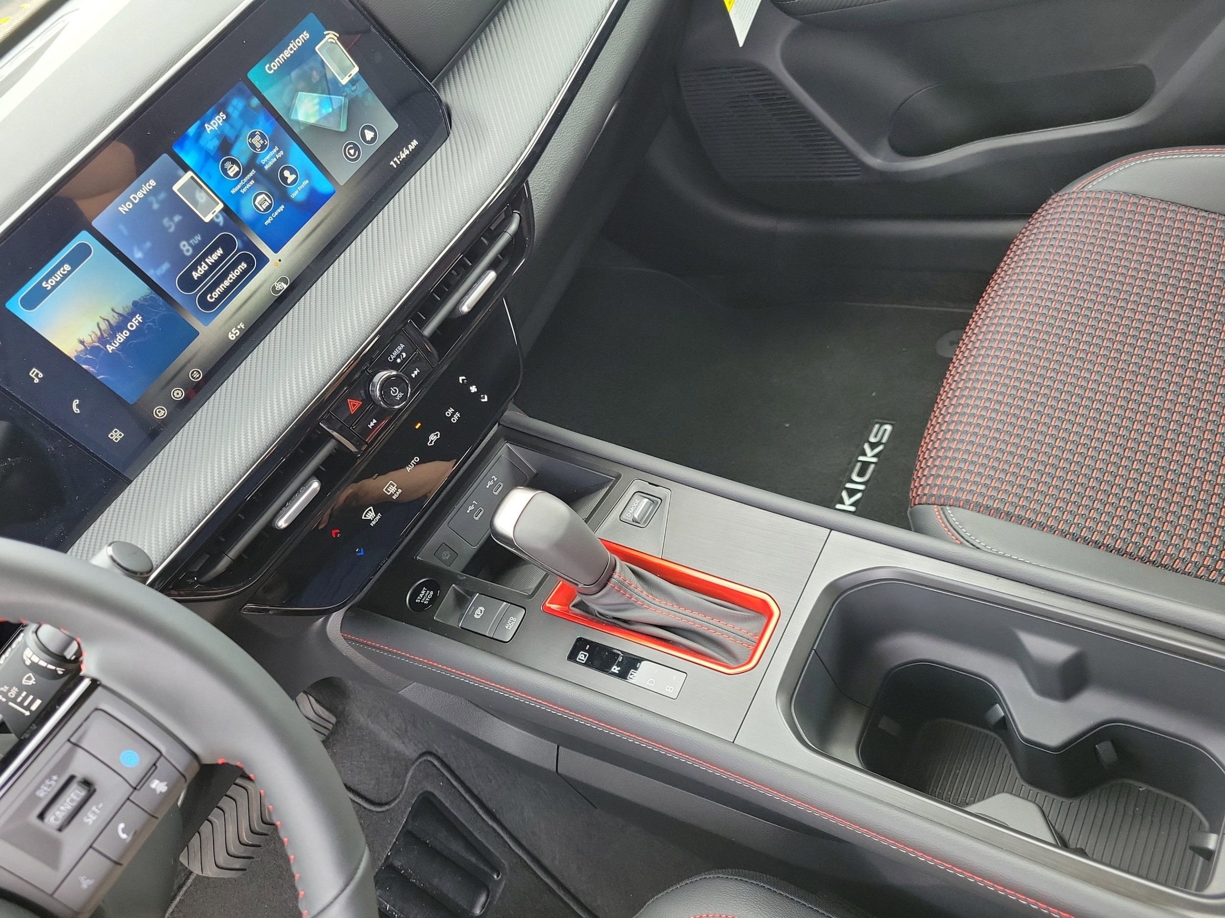 2026 Nissan KICKS SR - Photo 12
