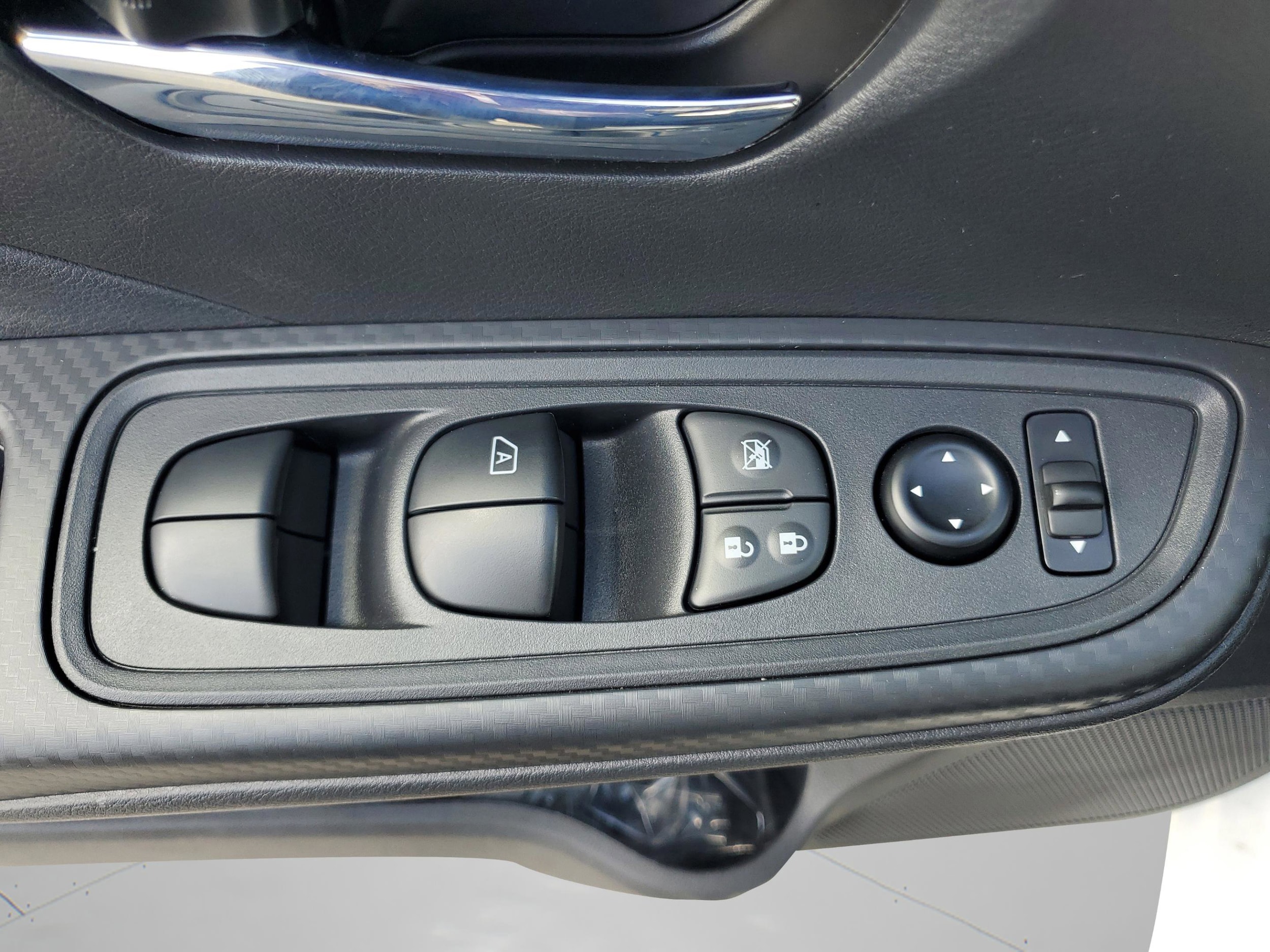 2025 Nissan Versa Sedan SV - Photo 15