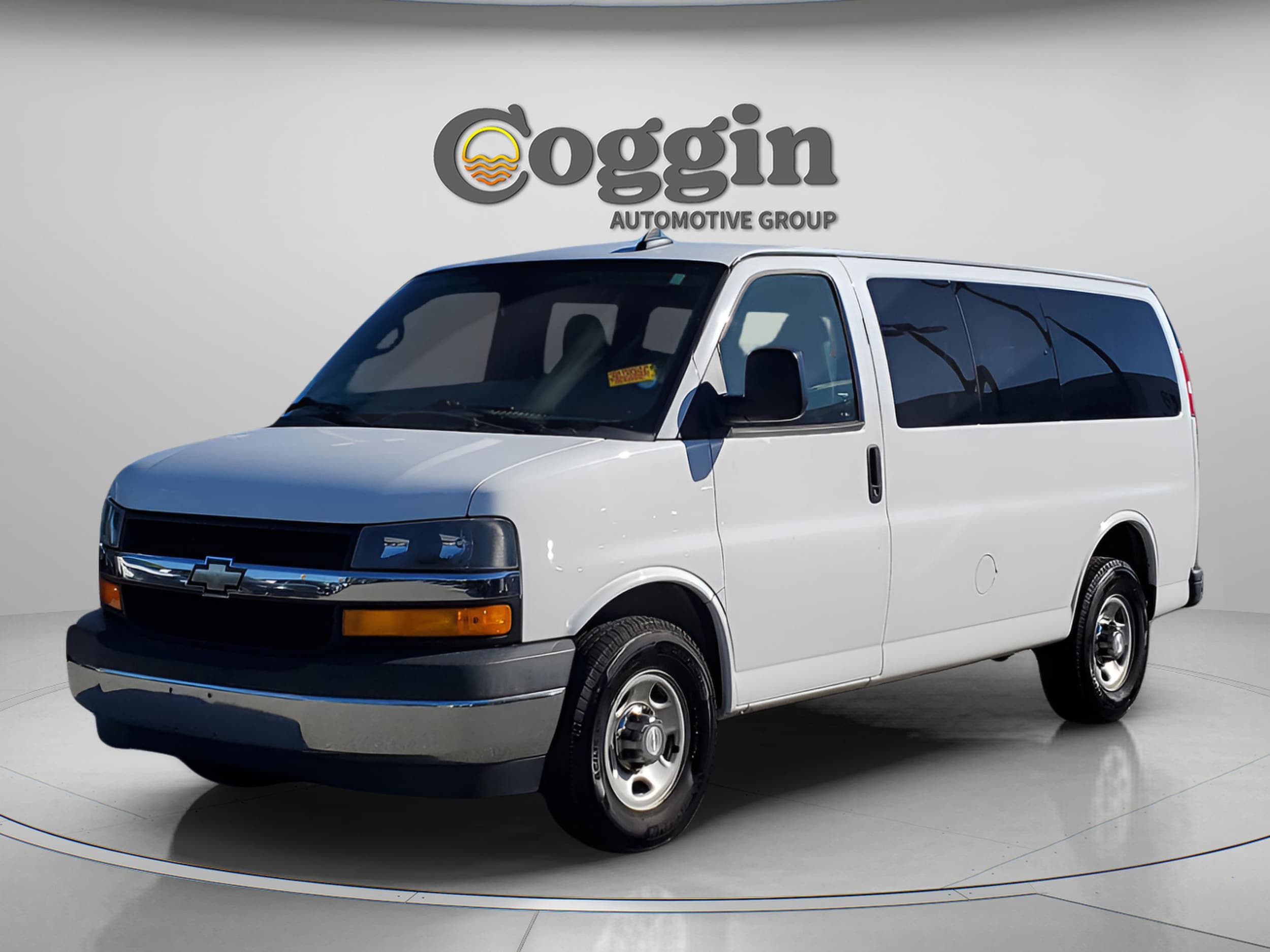 2017 Chevrolet Express Passenger LS's photo