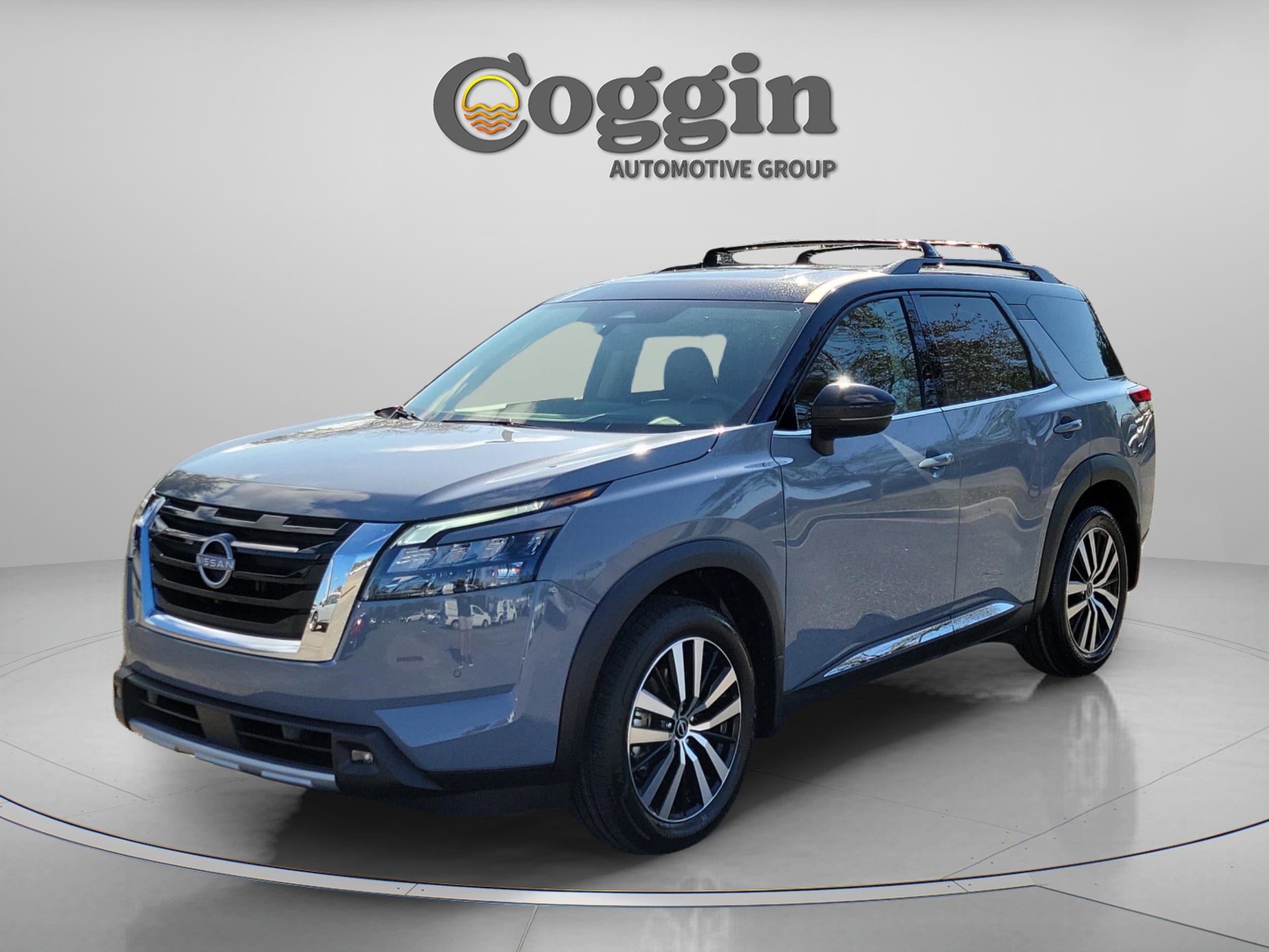 2025 Nissan Pathfinder Platinum's photo