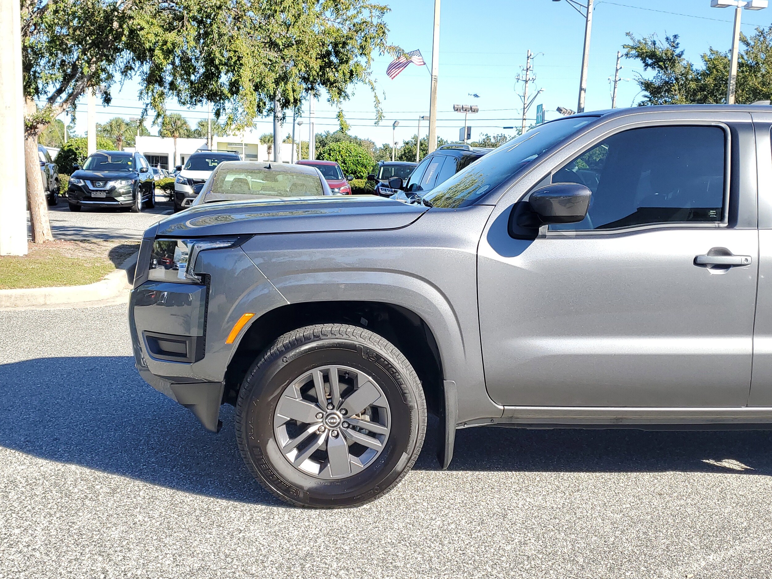 2025 Nissan Frontier SV photo 2