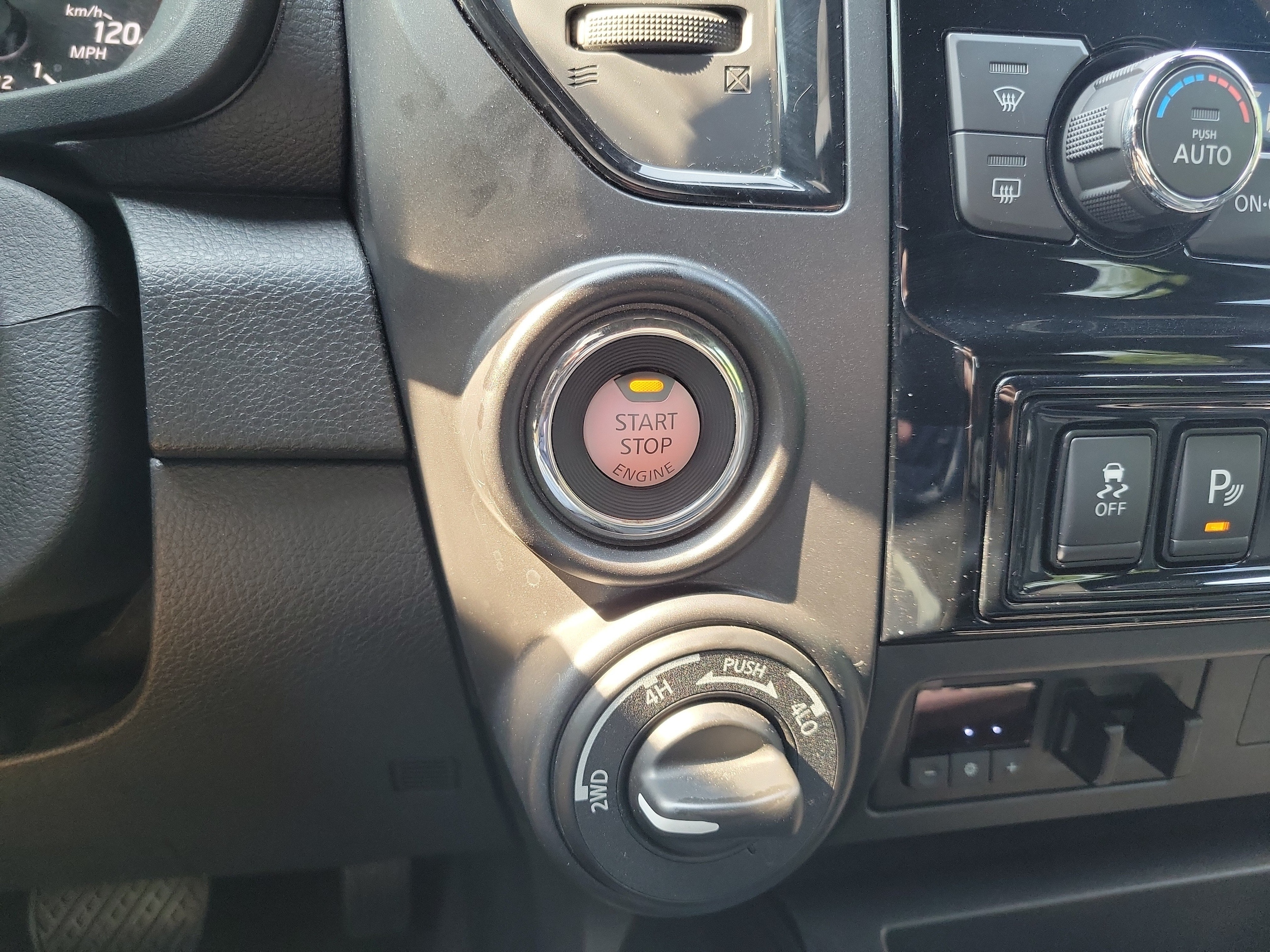 2024 Nissan Titan XD 27