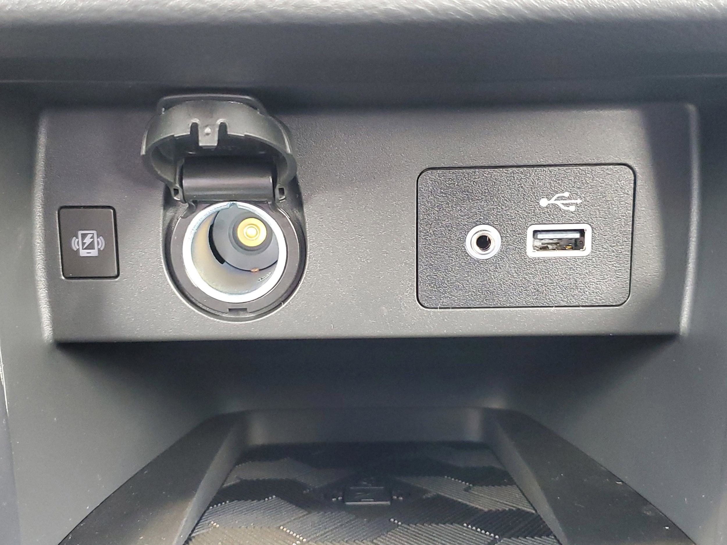 2025 Nissan Versa Sedan SV - Photo 33