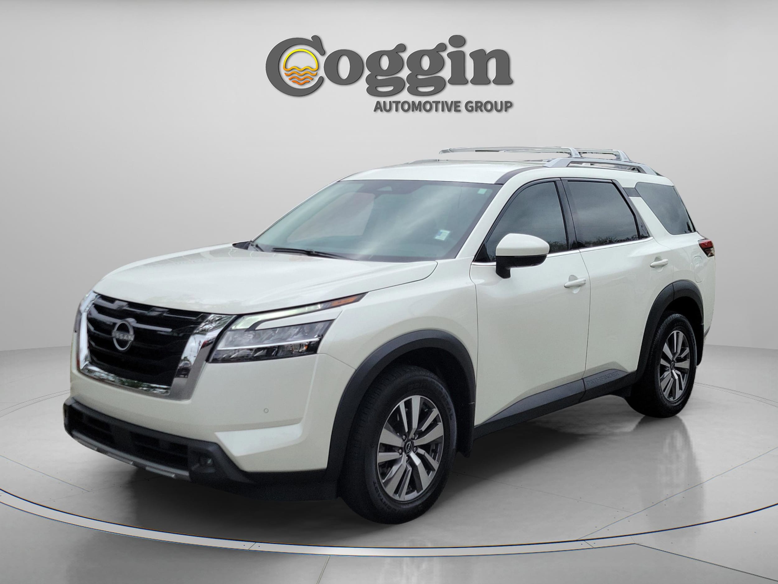 2023 Nissan Pathfinder SL 4WD's photo