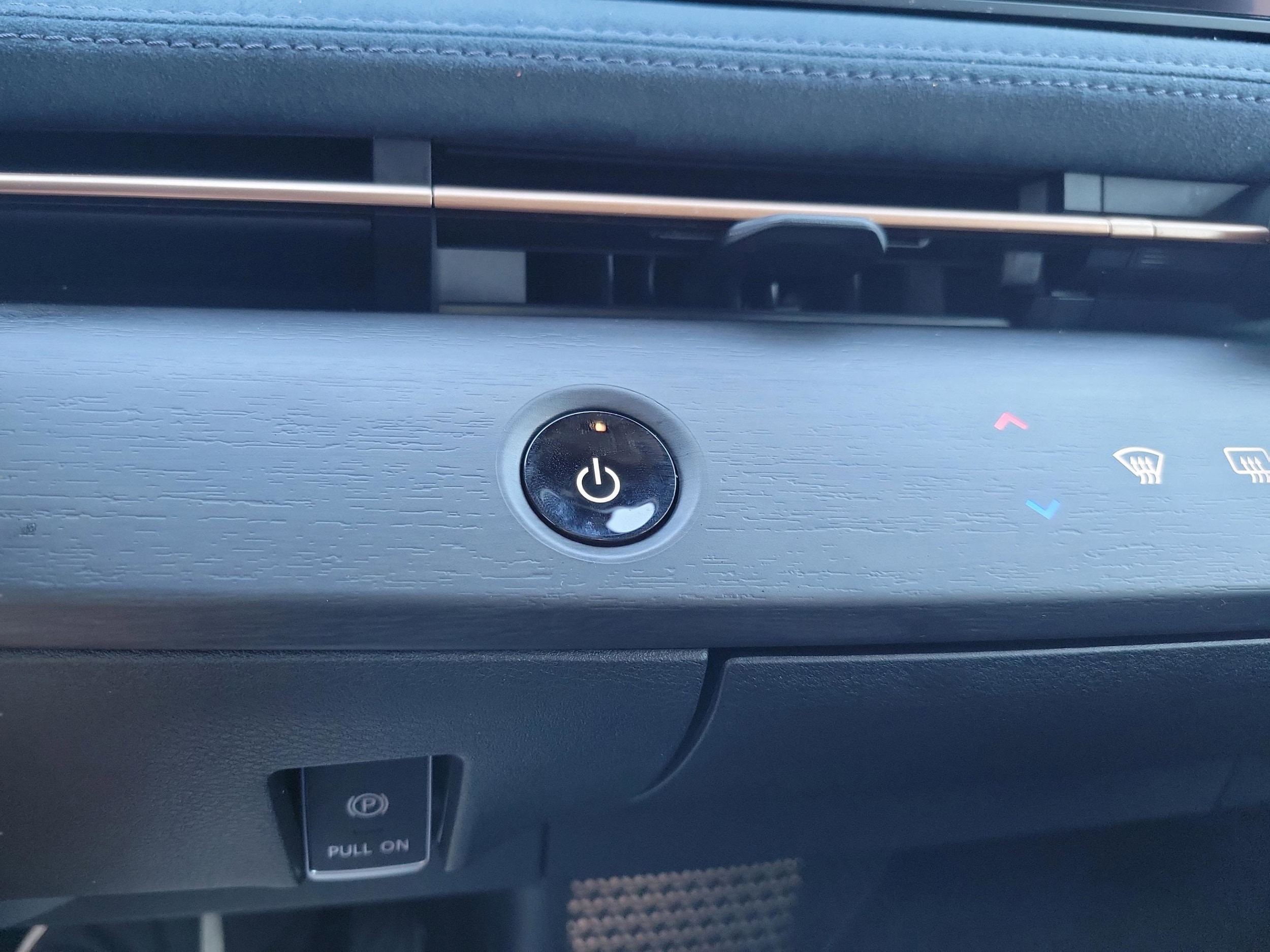 2025 Nissan ARIYA Platinum+ - Photo 16