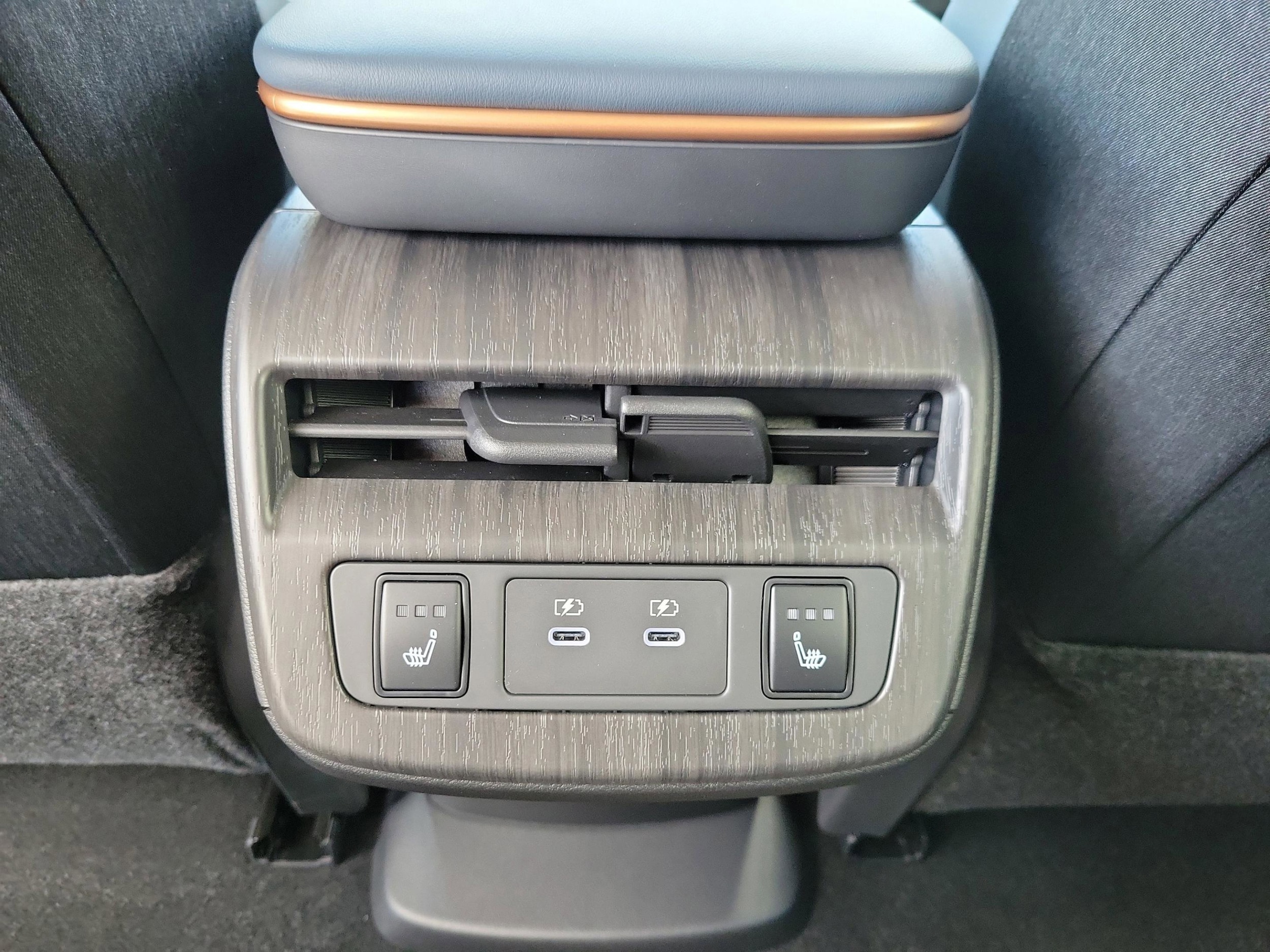 2025 Nissan ARIYA Platinum+ - Photo 10