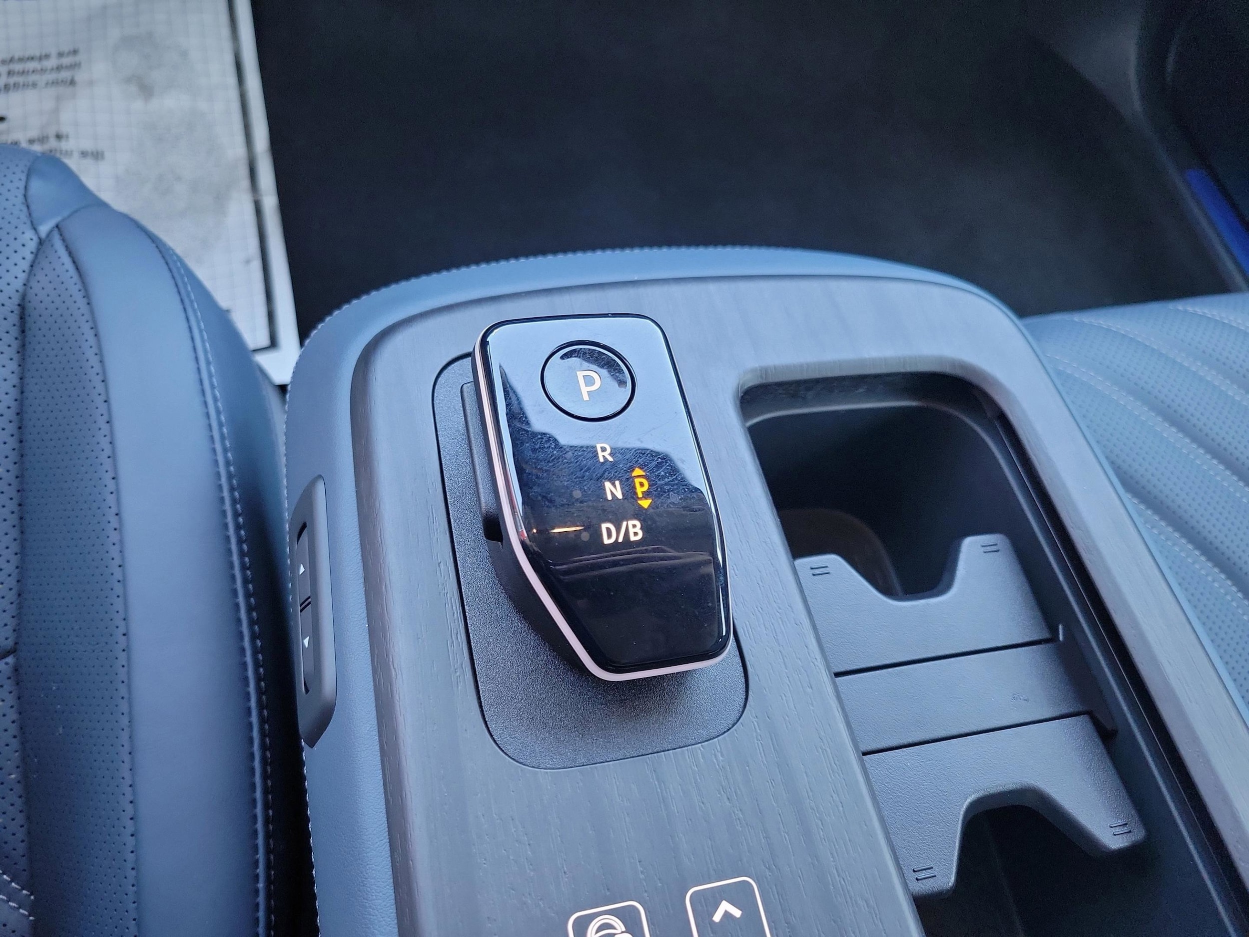 2025 Nissan ARIYA Platinum+ - Photo 13