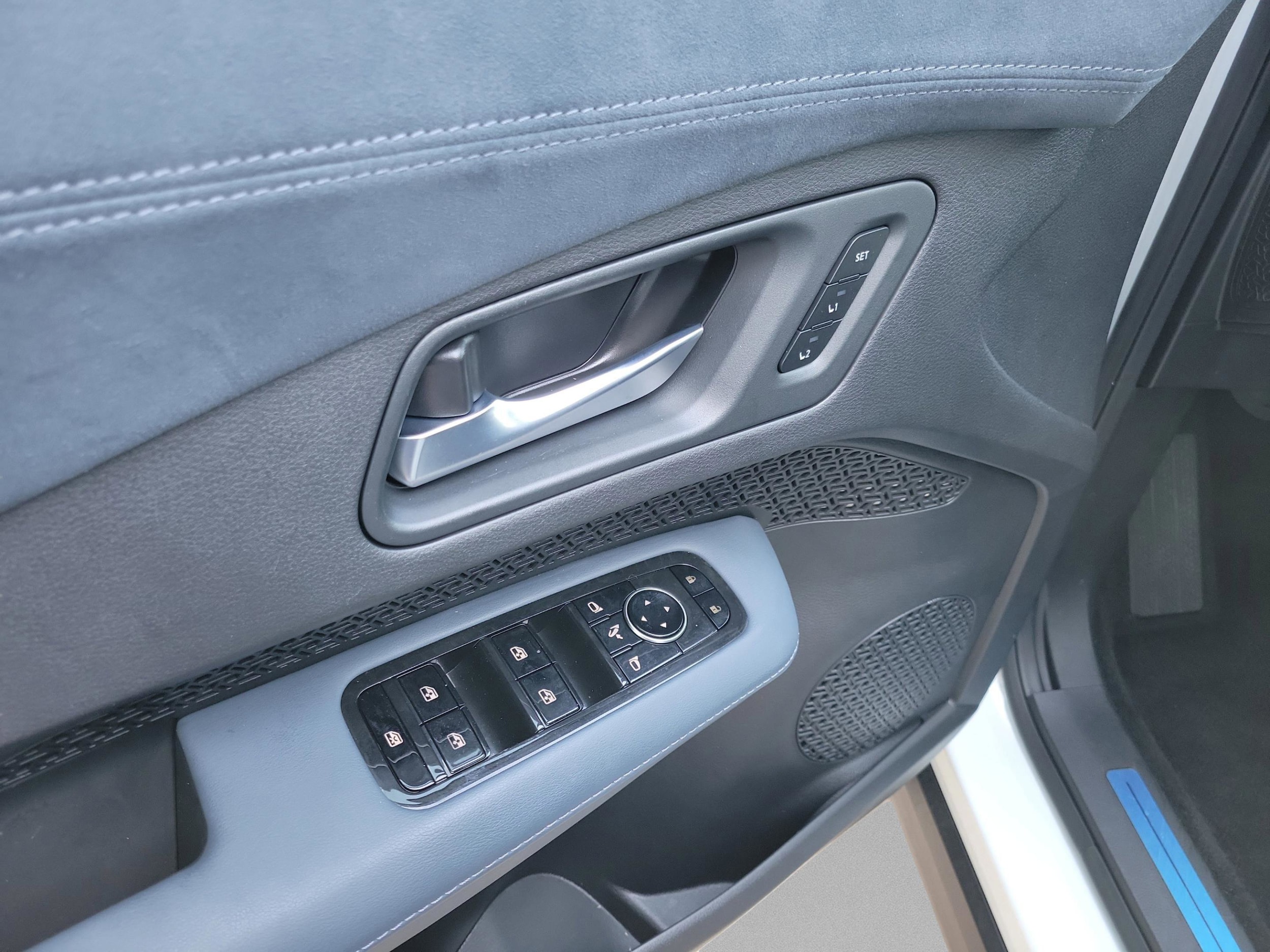 2025 Nissan ARIYA Platinum+ - Photo 28