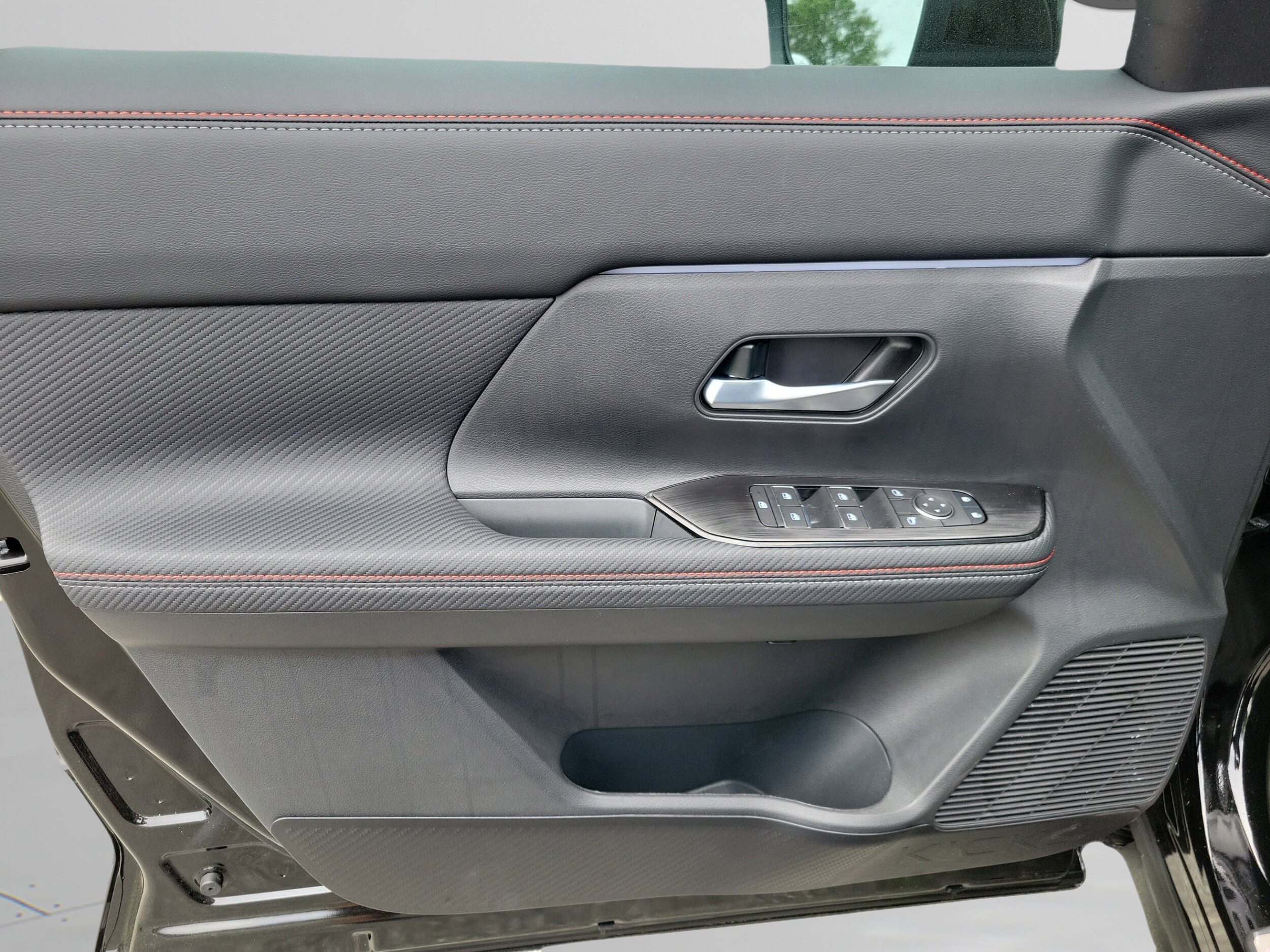2026 Nissan KICKS SR - Photo 27