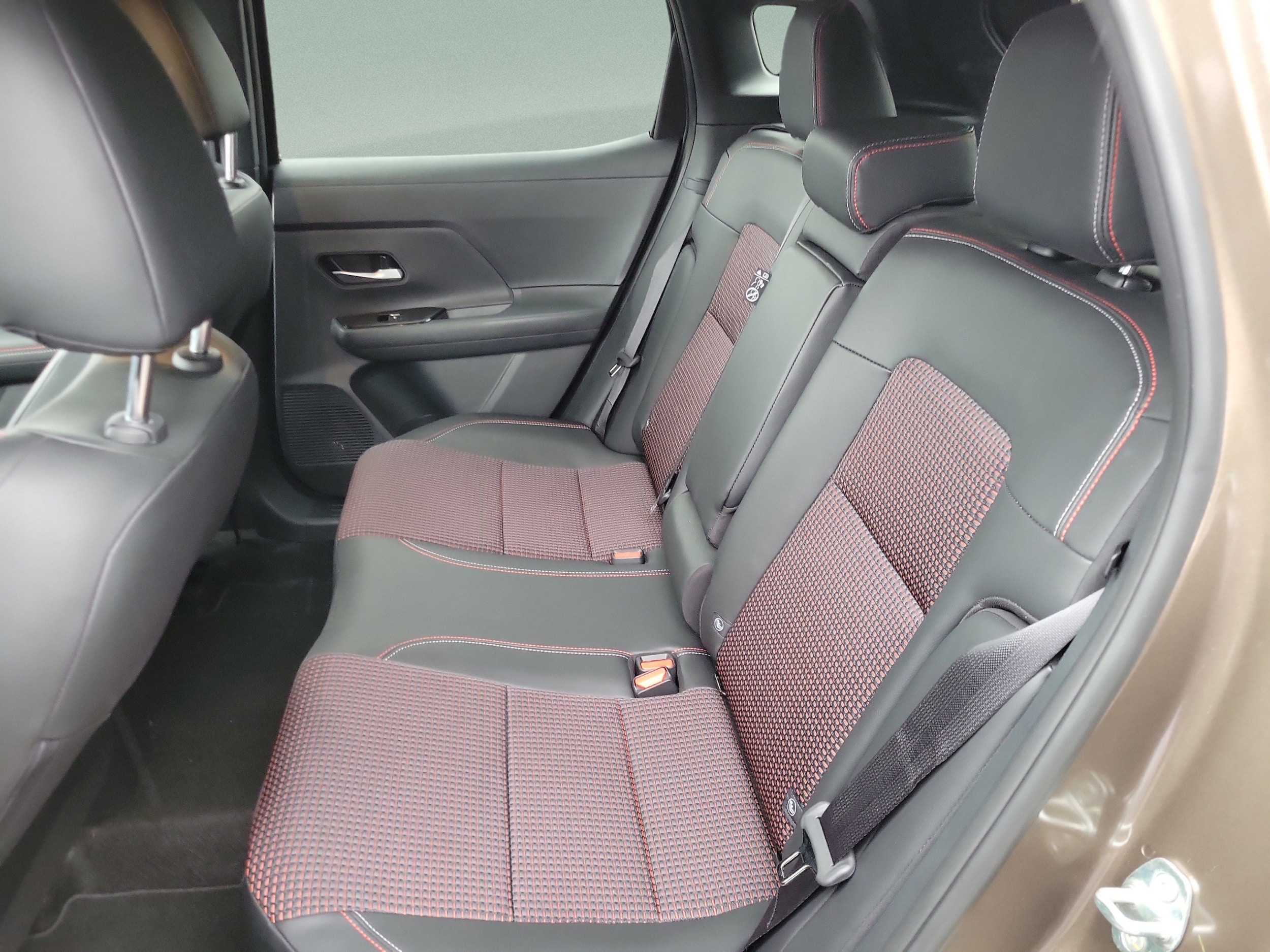 2026 Nissan KICKS SR - Photo 18