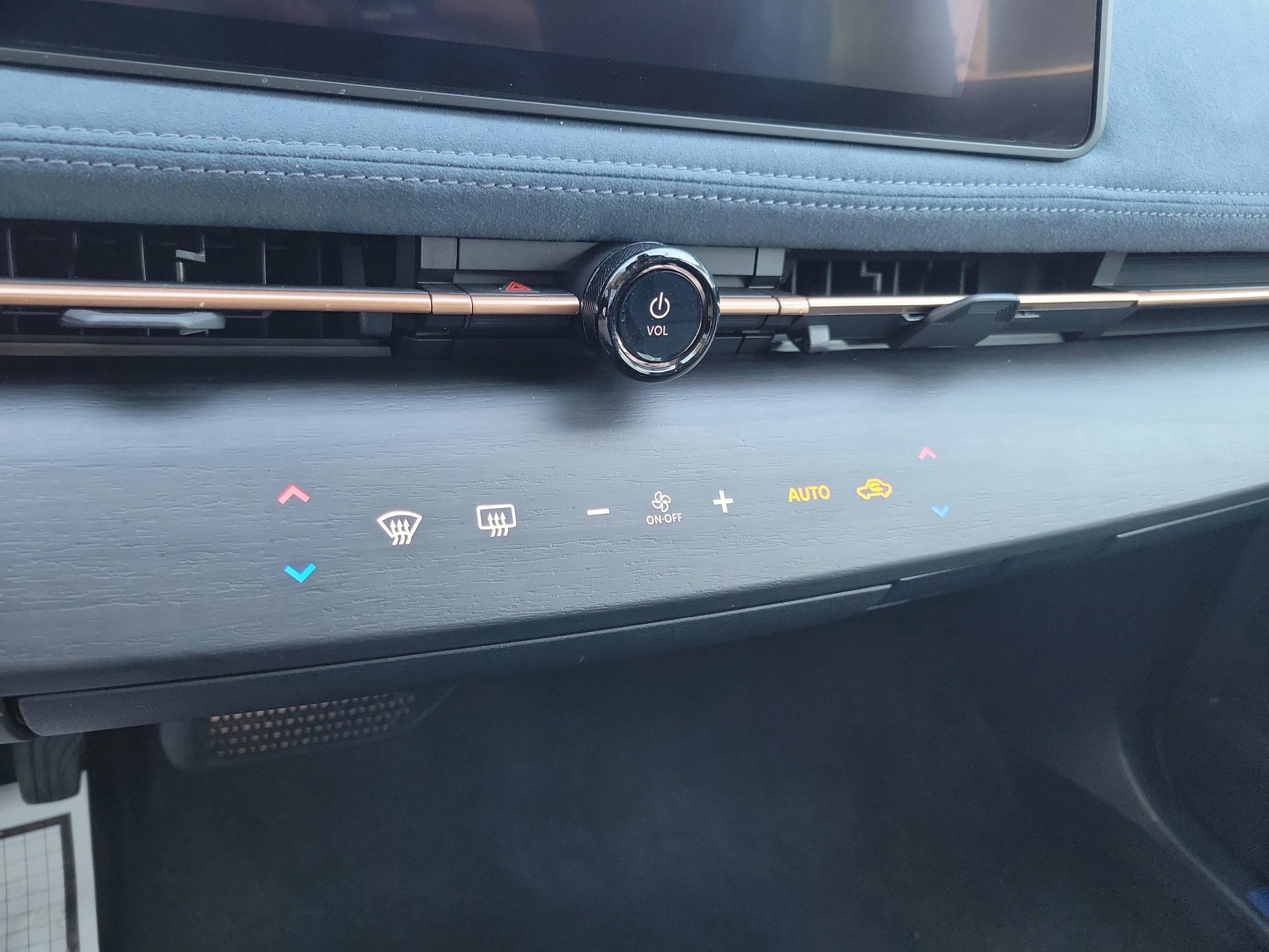 2025 Nissan ARIYA Platinum+ - Photo 14