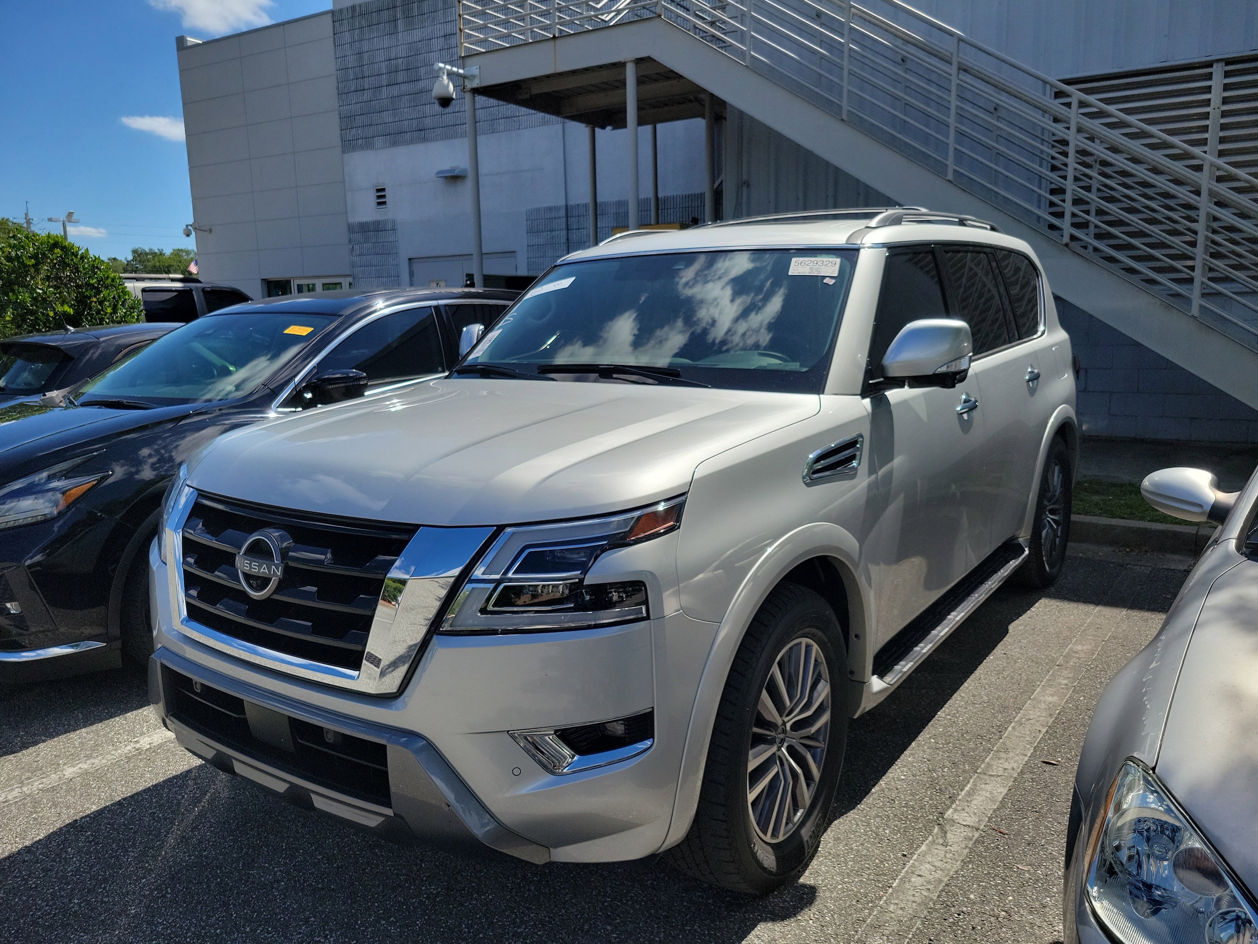 2023 Nissan Armada SL 4X2's photo
