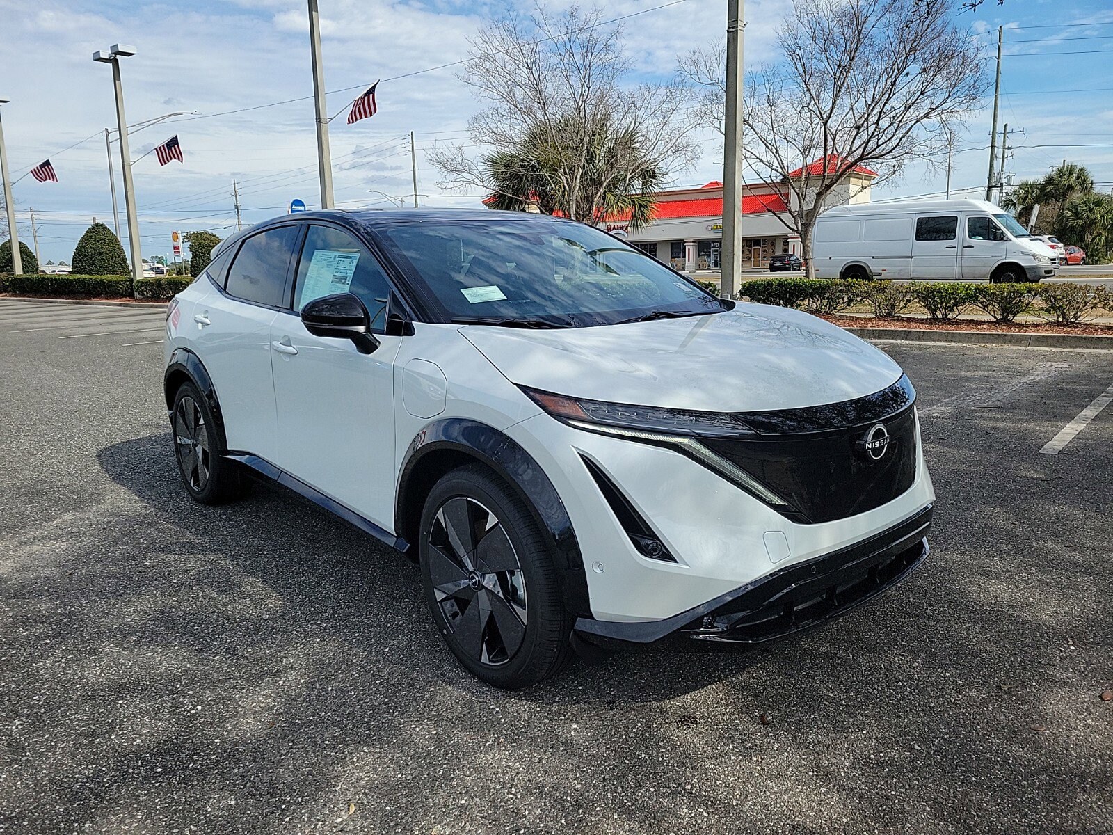 2025 Nissan ARIYA Platinum photo 3